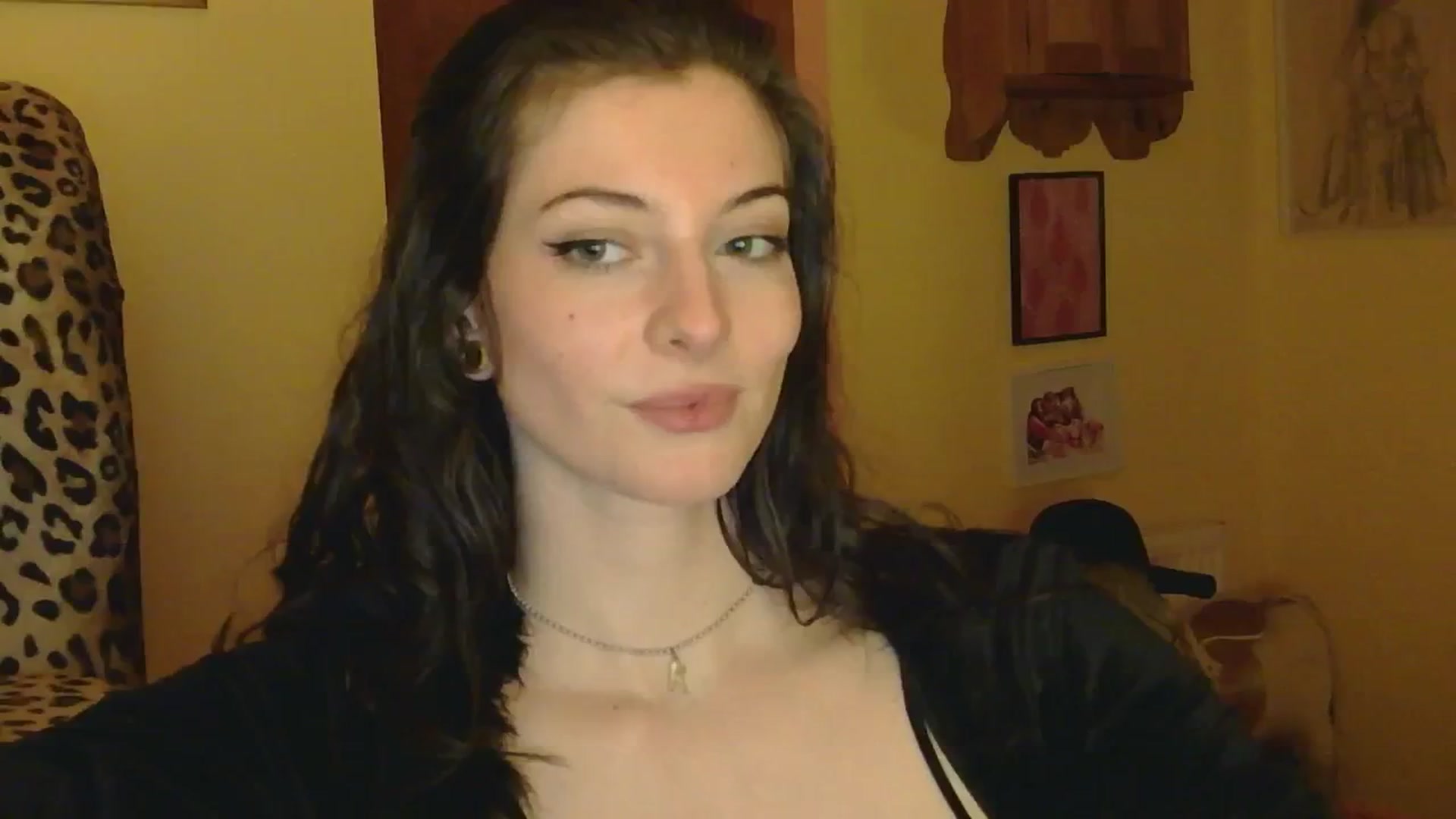 Gallery image thumbnail from sylksiren's myfreecams stream on, 02/24/2025, 17:57 image 19 of 20