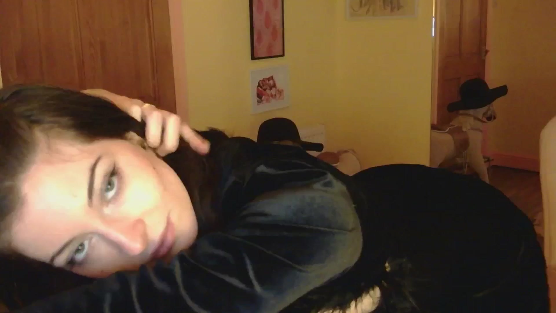 Gallery image thumbnail from sylksiren's myfreecams stream on, 02/24/2025, 17:57 image 6 of 20