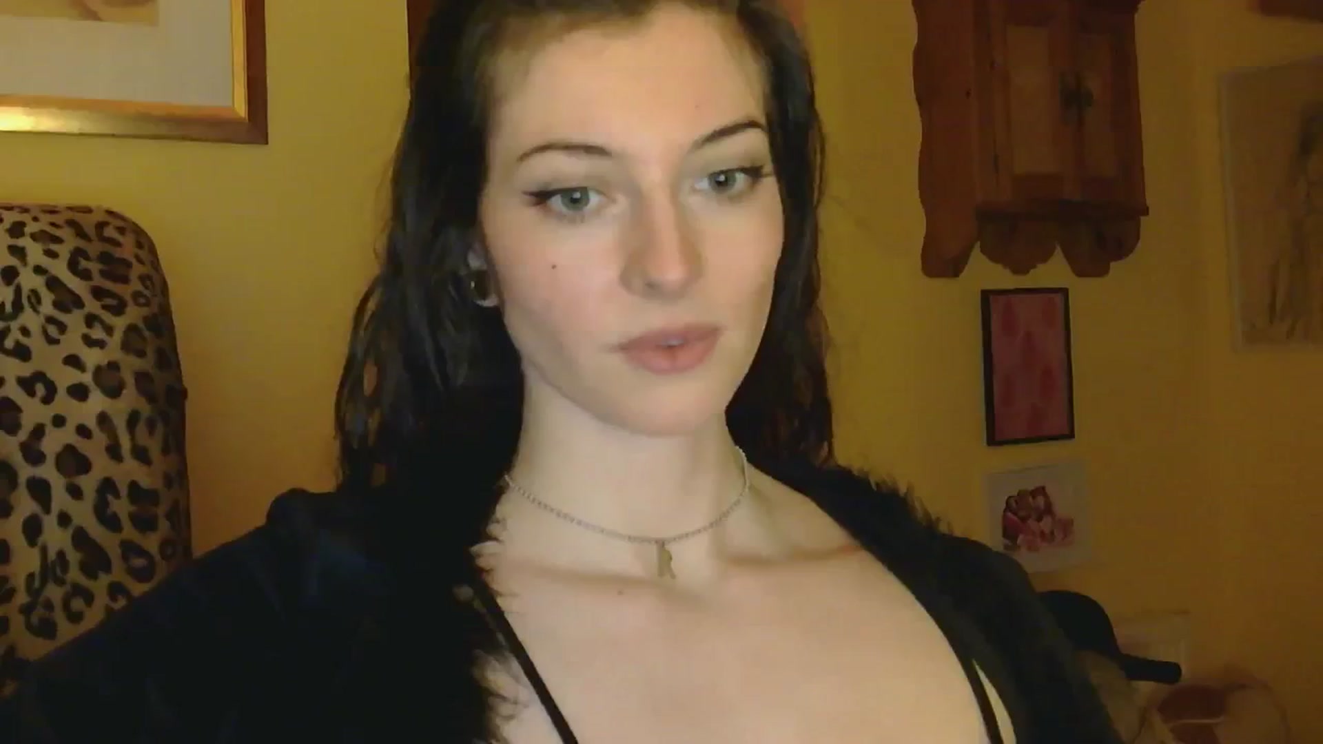 Gallery image thumbnail from sylksiren's myfreecams stream on, 02/24/2025, 17:57 image 11 of 20