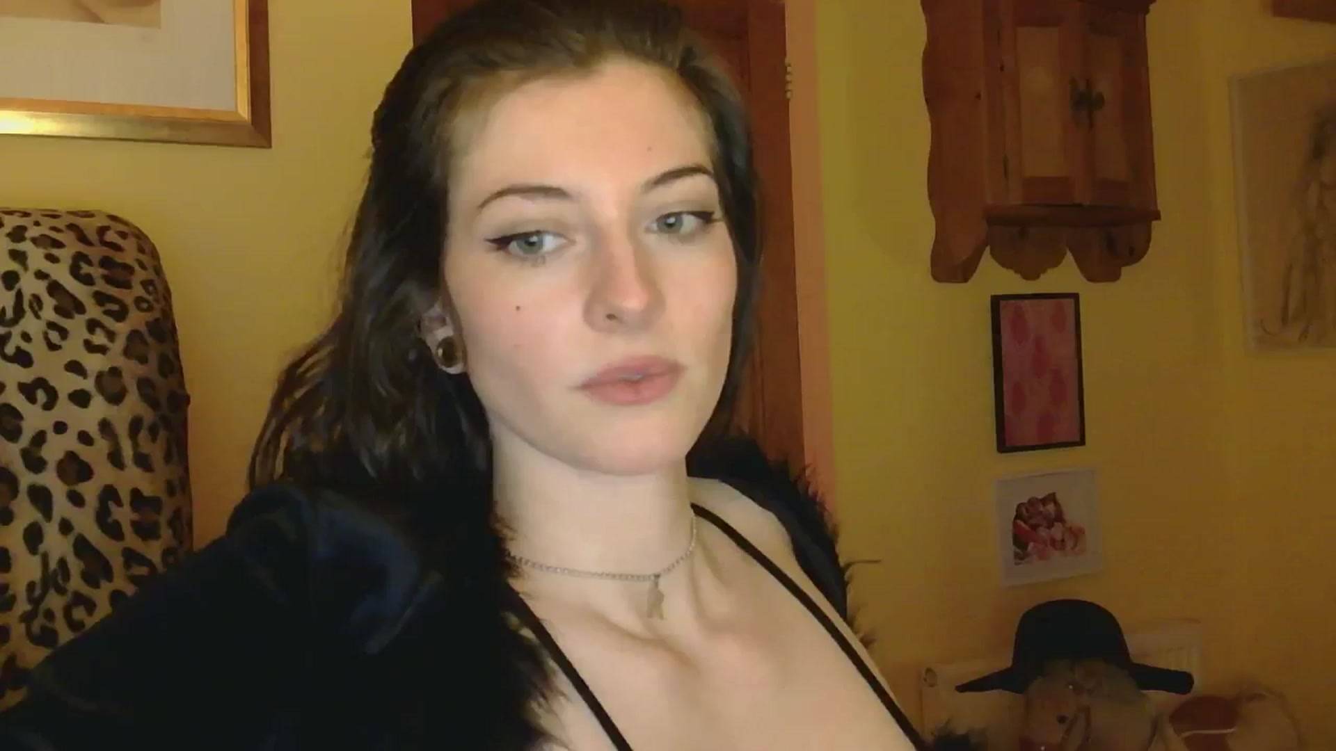 Gallery image thumbnail from sylksiren's myfreecams stream on, 02/24/2025, 17:57 image 12 of 20