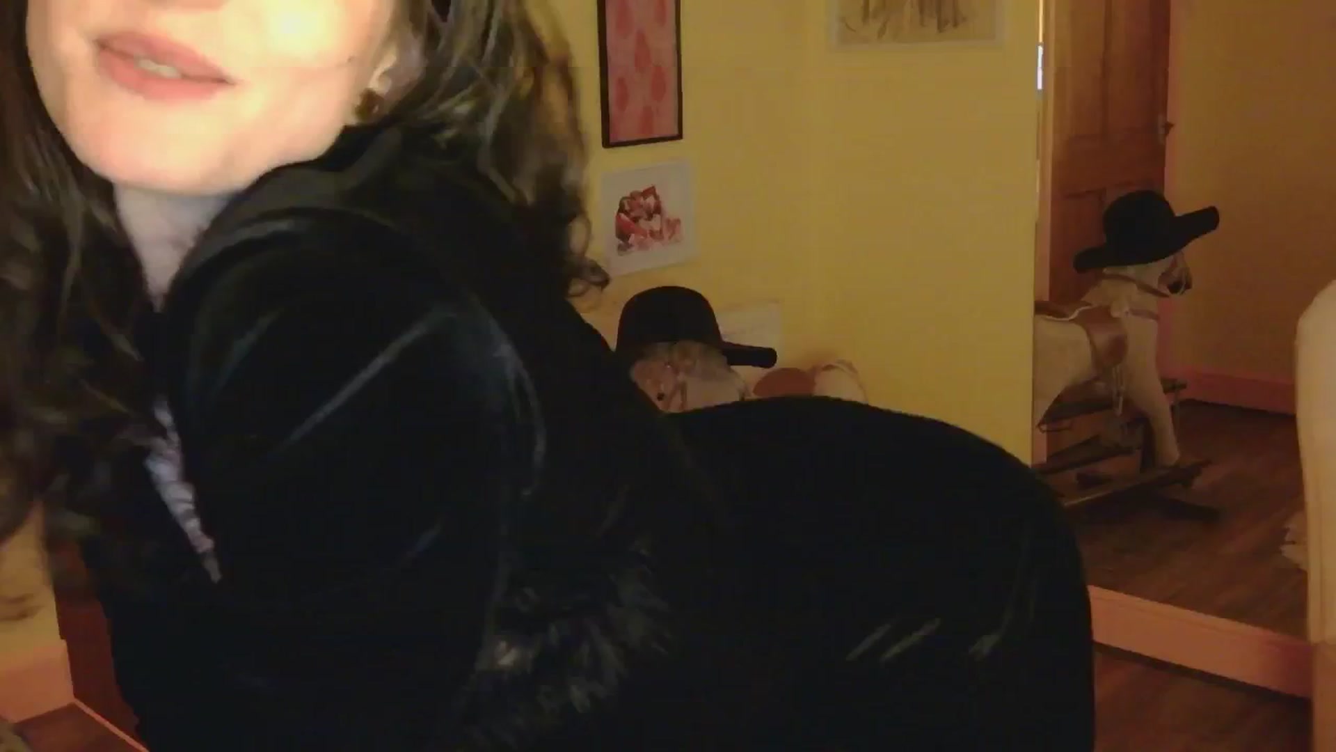 Gallery image thumbnail from sylksiren's myfreecams stream on, 02/24/2025, 17:57 image 7 of 20