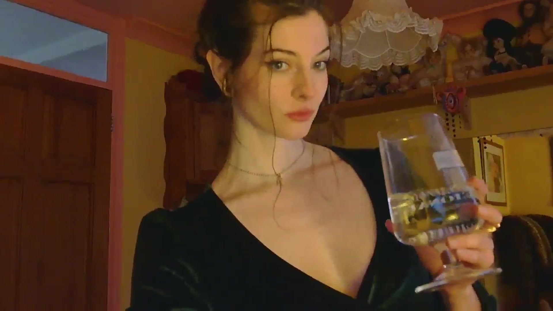 Gallery image thumbnail from sylksiren's myfreecams stream on, 02/26/2025, 16:22 image 16 of 20