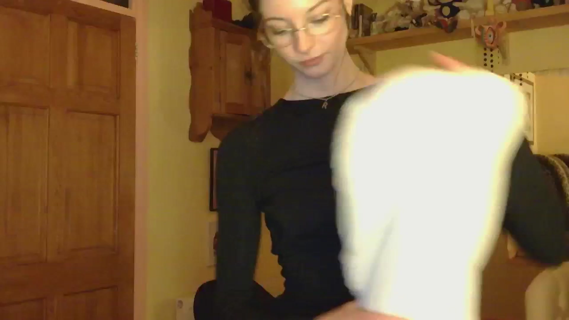 Gallery image thumbnail from sylksiren's myfreecams stream on, 03/04/2025, 24:25 image 13 of 20