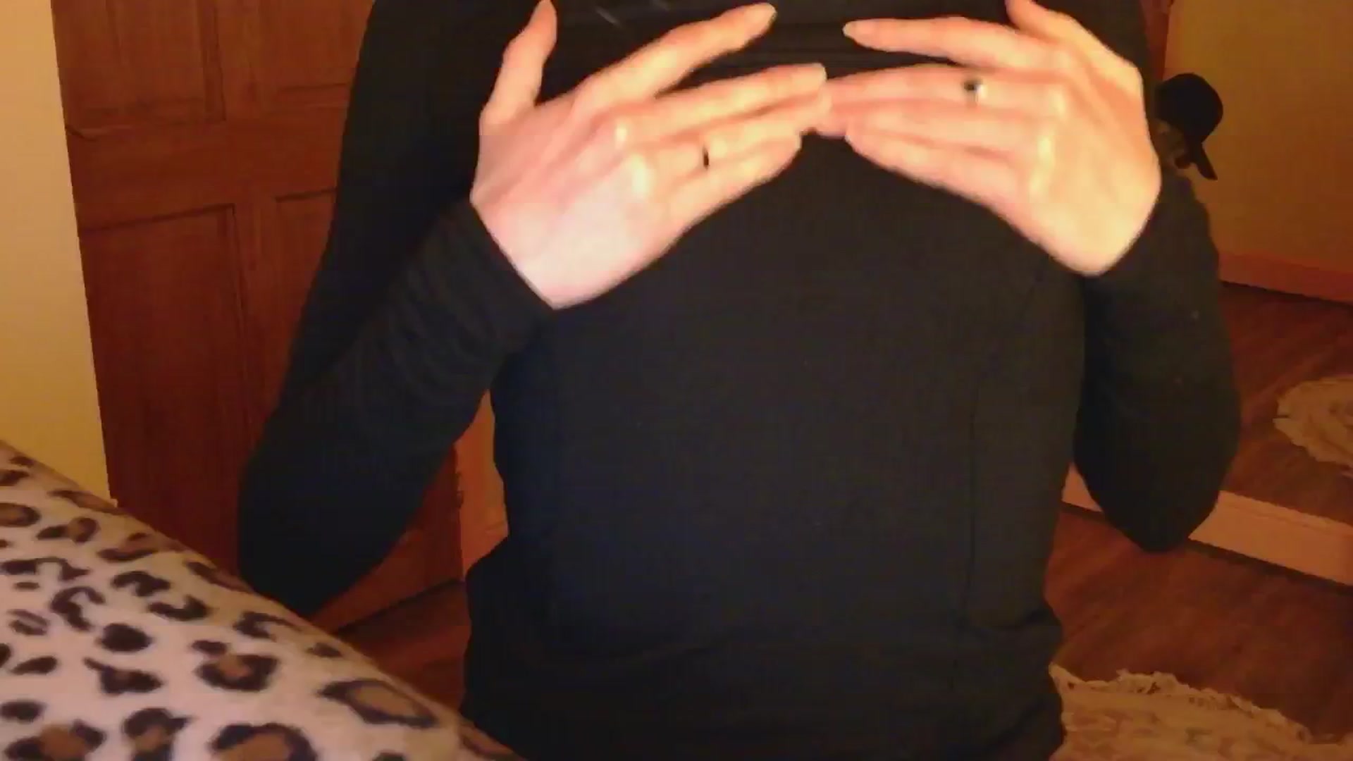 Gallery image thumbnail from sylksiren's myfreecams stream on, 03/04/2025, 24:25 image 14 of 20