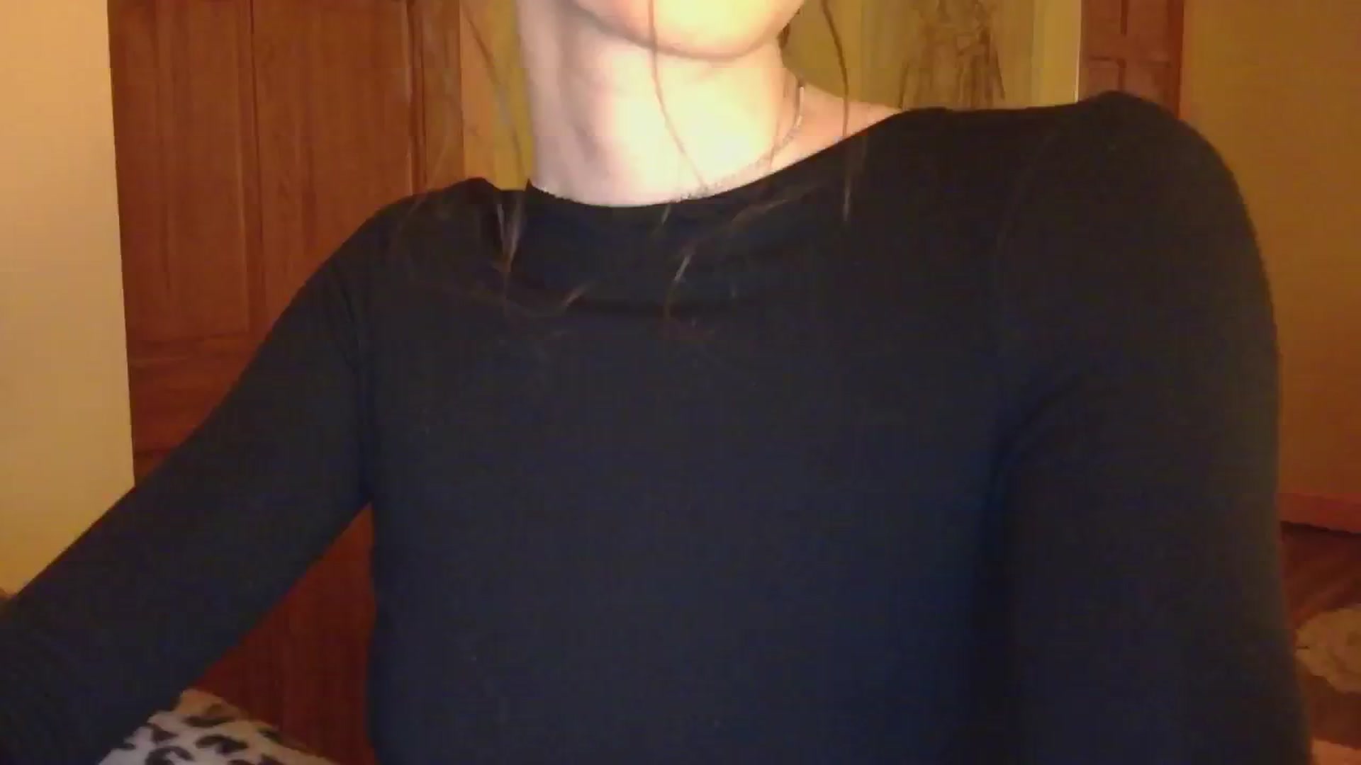 Gallery image thumbnail from sylksiren's myfreecams stream on, 03/04/2025, 24:25 image 15 of 20