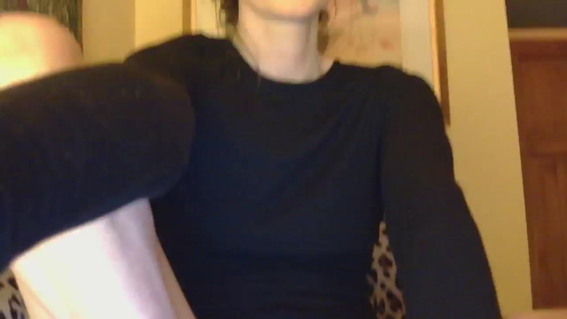 Gallery image thumbnail from sylksiren's myfreecams stream on, 03/04/2025, 24:25 image 16 of 20