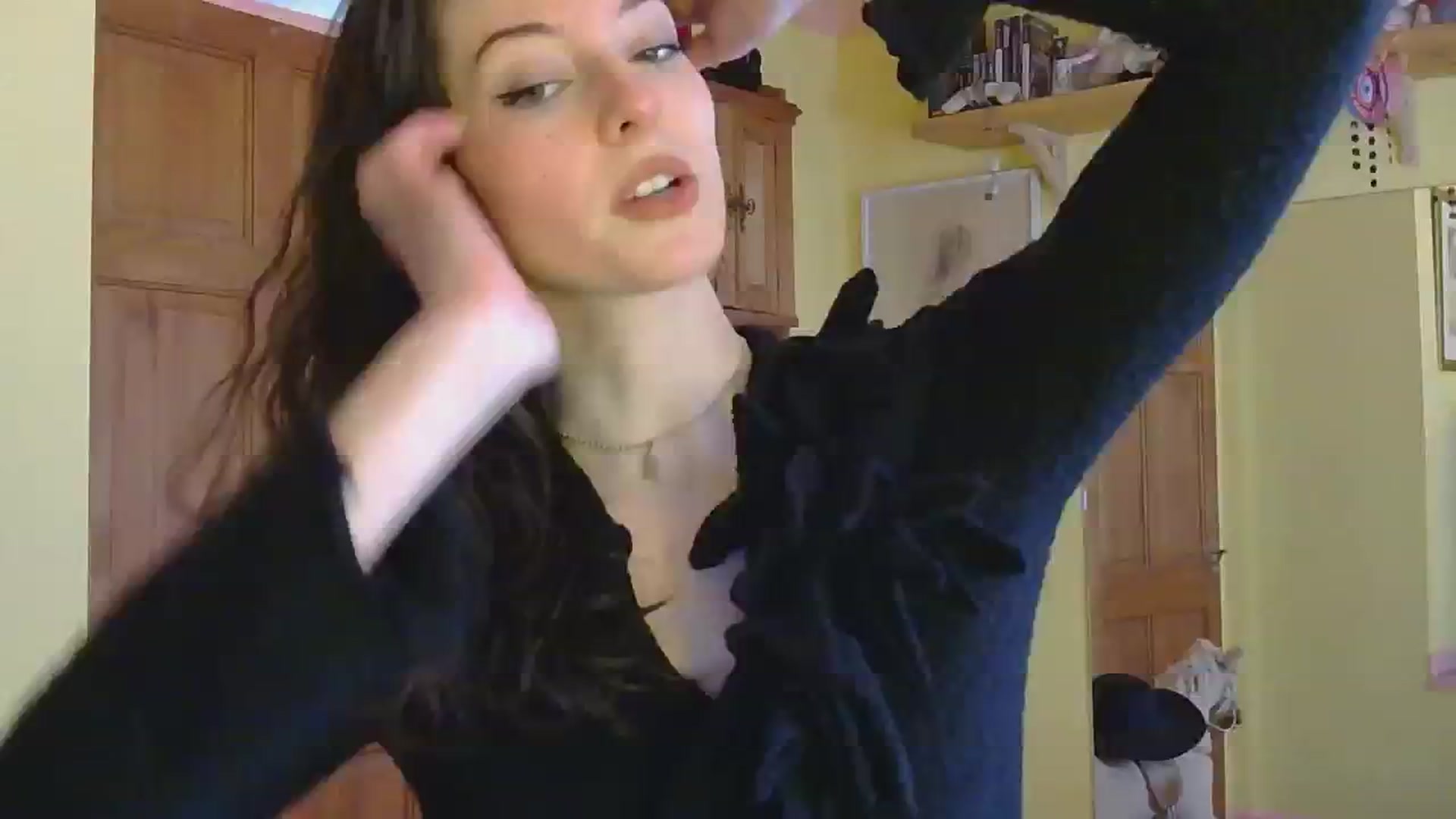 Gallery image thumbnail from sylksiren's myfreecams stream on, 03/04/2025, 13:32 image 9 of 20