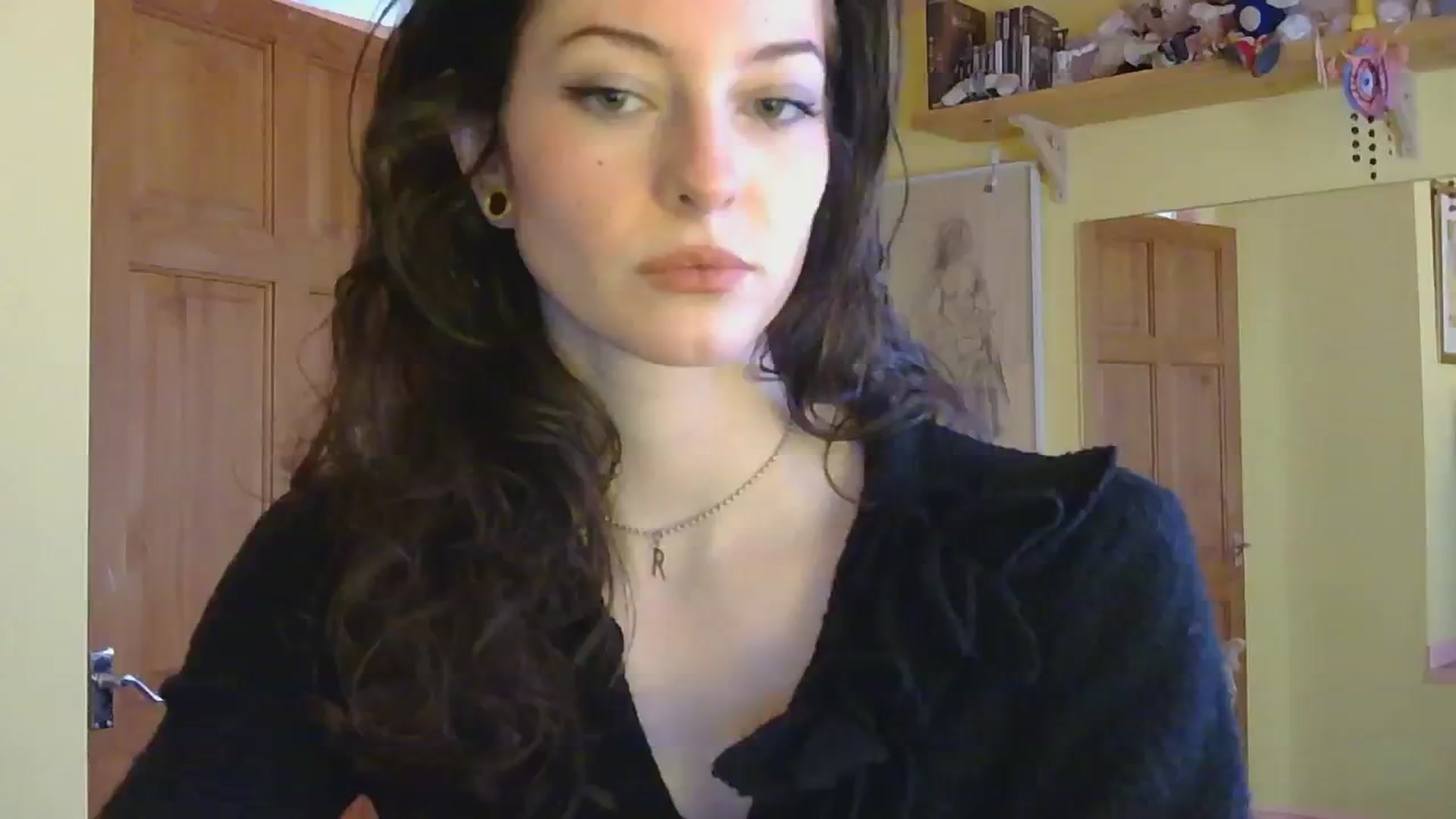 Gallery image thumbnail from sylksiren's myfreecams stream on, 03/04/2025, 13:32 image 15 of 20