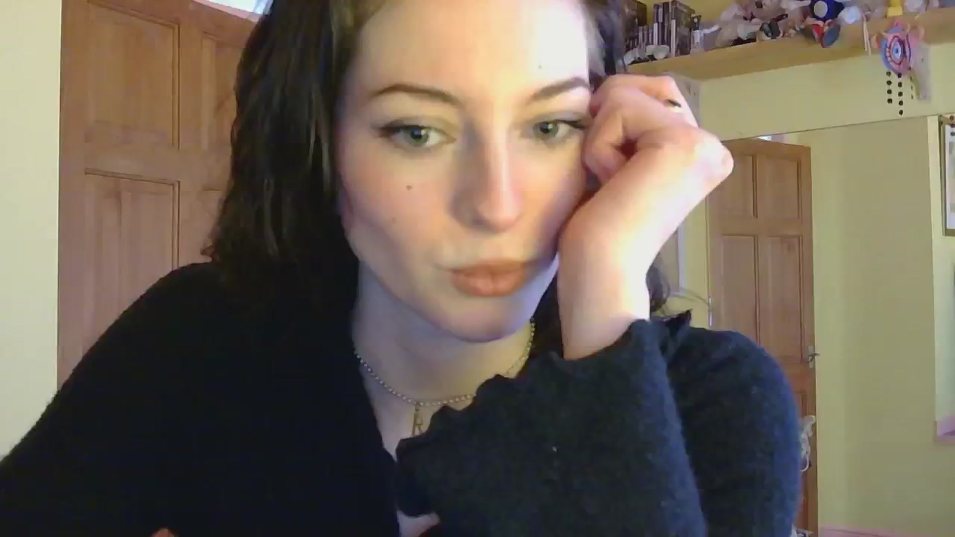 Gallery image thumbnail from sylksiren's myfreecams stream on, 03/04/2025, 13:32 image 17 of 20