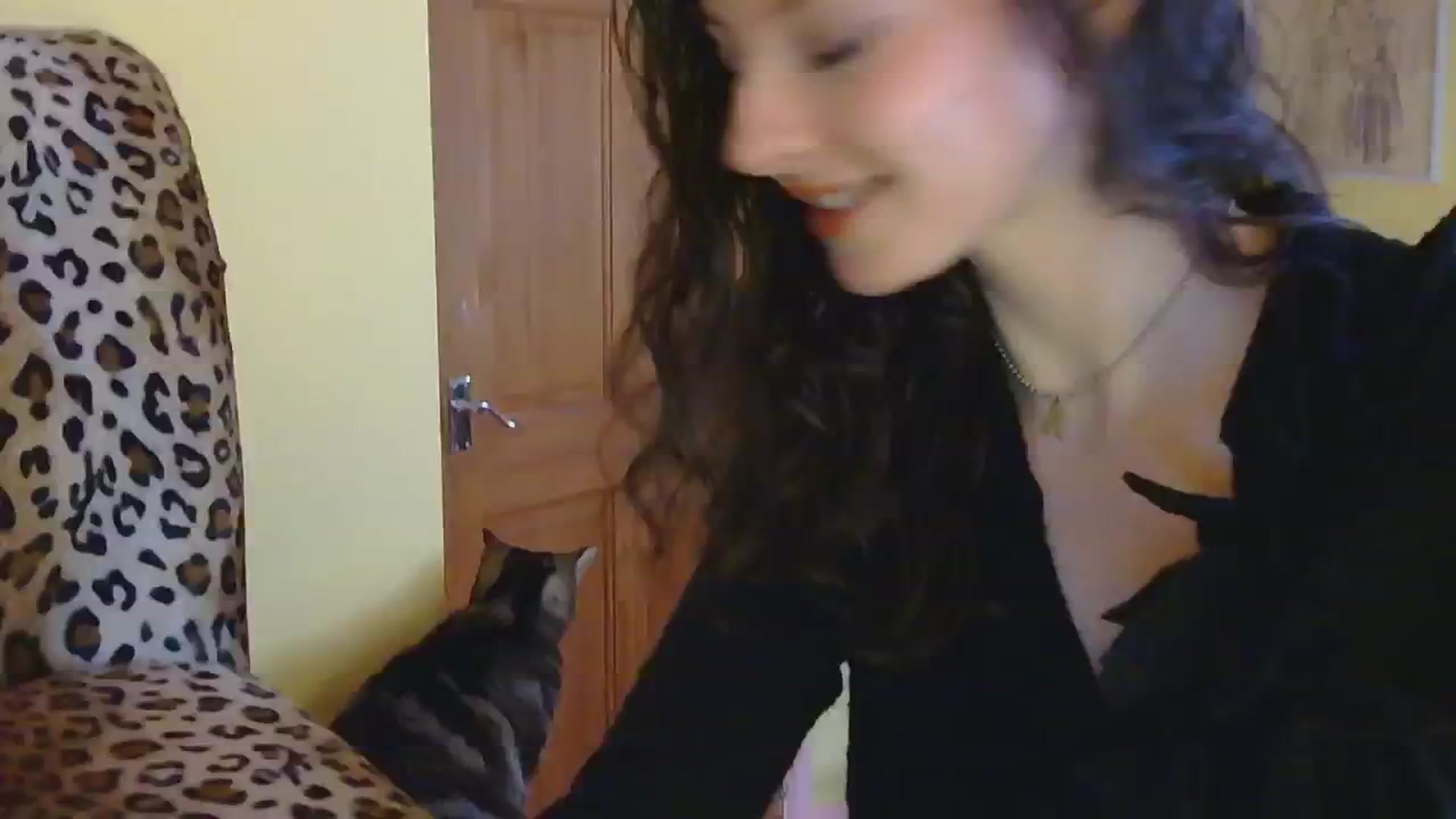 Gallery image thumbnail from sylksiren's myfreecams stream on, 03/04/2025, 13:32 image 13 of 20