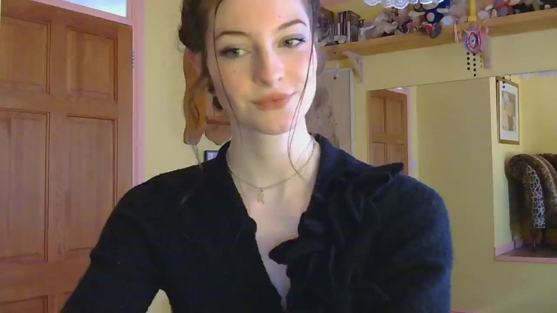 Gallery image thumbnail from sylksiren's myfreecams stream on, 03/04/2025, 15:24 image 4 of 20