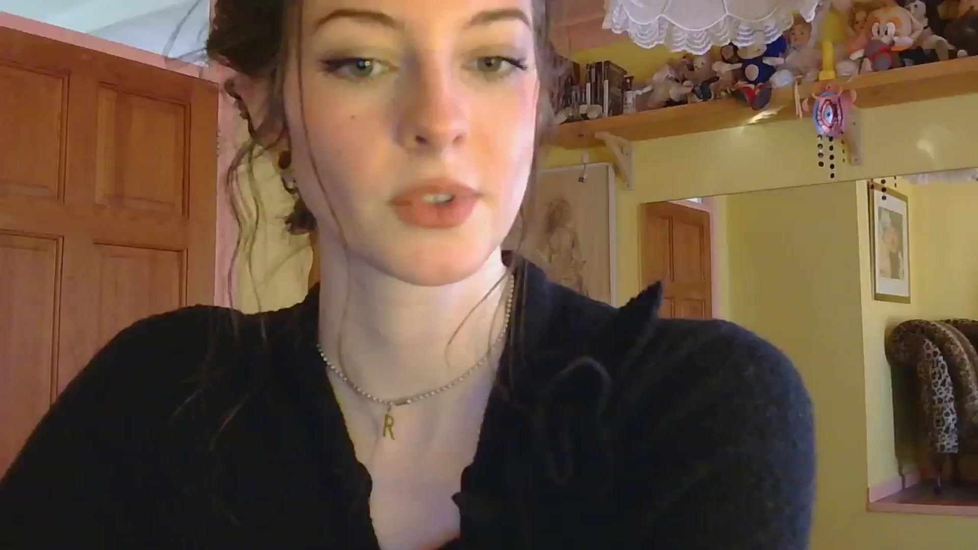 Gallery image thumbnail from sylksiren's myfreecams stream on, 03/04/2025, 15:24 image 19 of 20