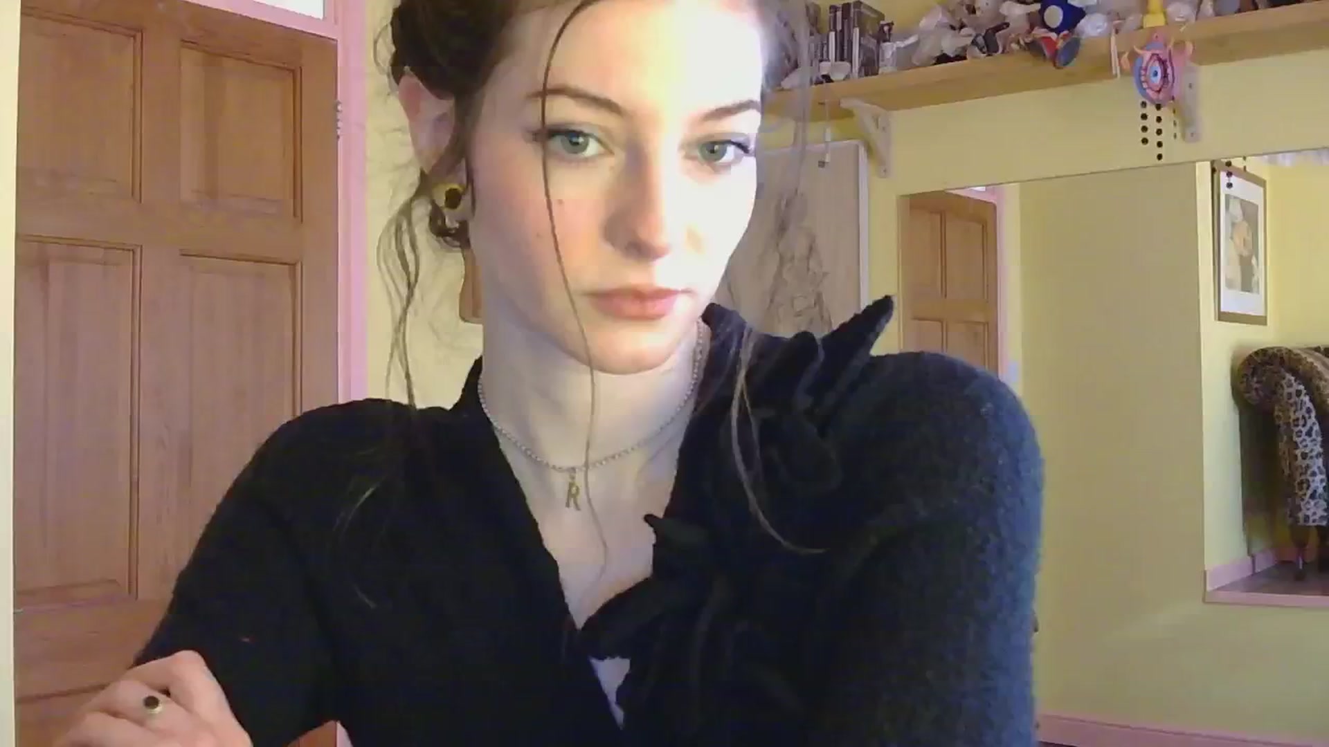 Gallery image thumbnail from sylksiren's myfreecams stream on, 03/04/2025, 15:24 image 6 of 20