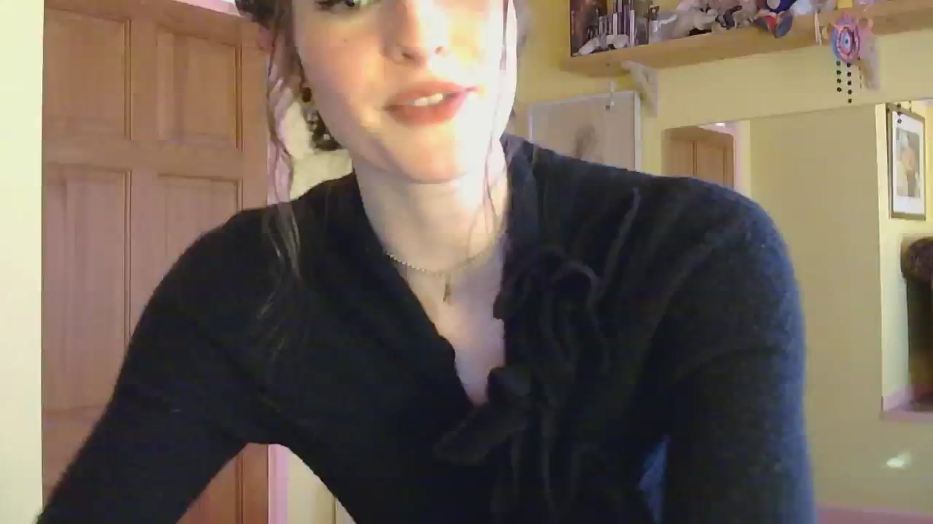 Gallery image thumbnail from sylksiren's myfreecams stream on, 03/04/2025, 15:24 image 8 of 20