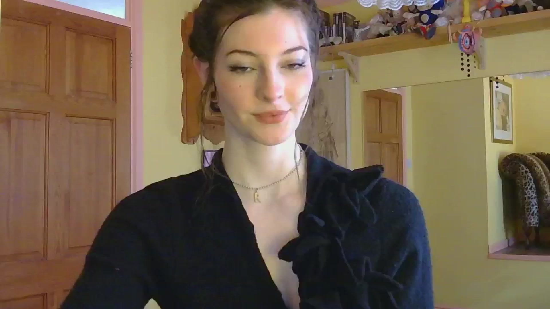 Gallery image thumbnail from sylksiren's myfreecams stream on, 03/04/2025, 15:24 image 5 of 20