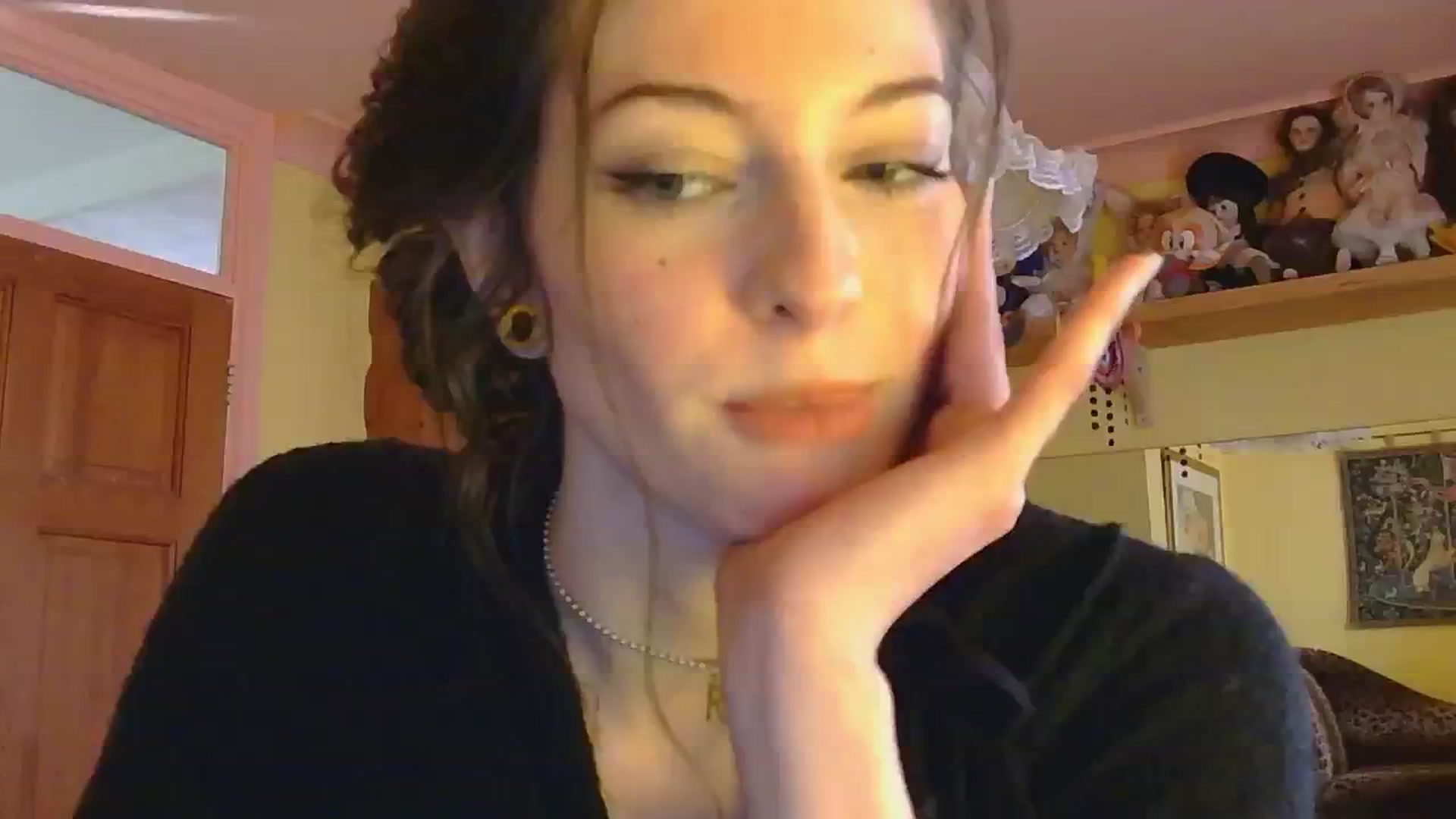 Gallery image thumbnail from sylksiren's myfreecams stream on, 03/04/2025, 16:20 image 13 of 20