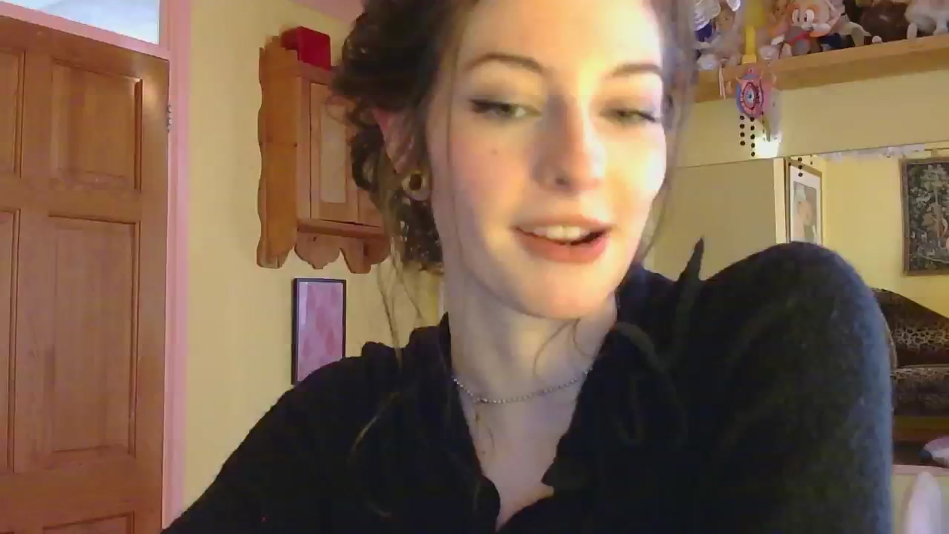 Gallery image thumbnail from sylksiren's myfreecams stream on, 03/04/2025, 16:20 image 5 of 20