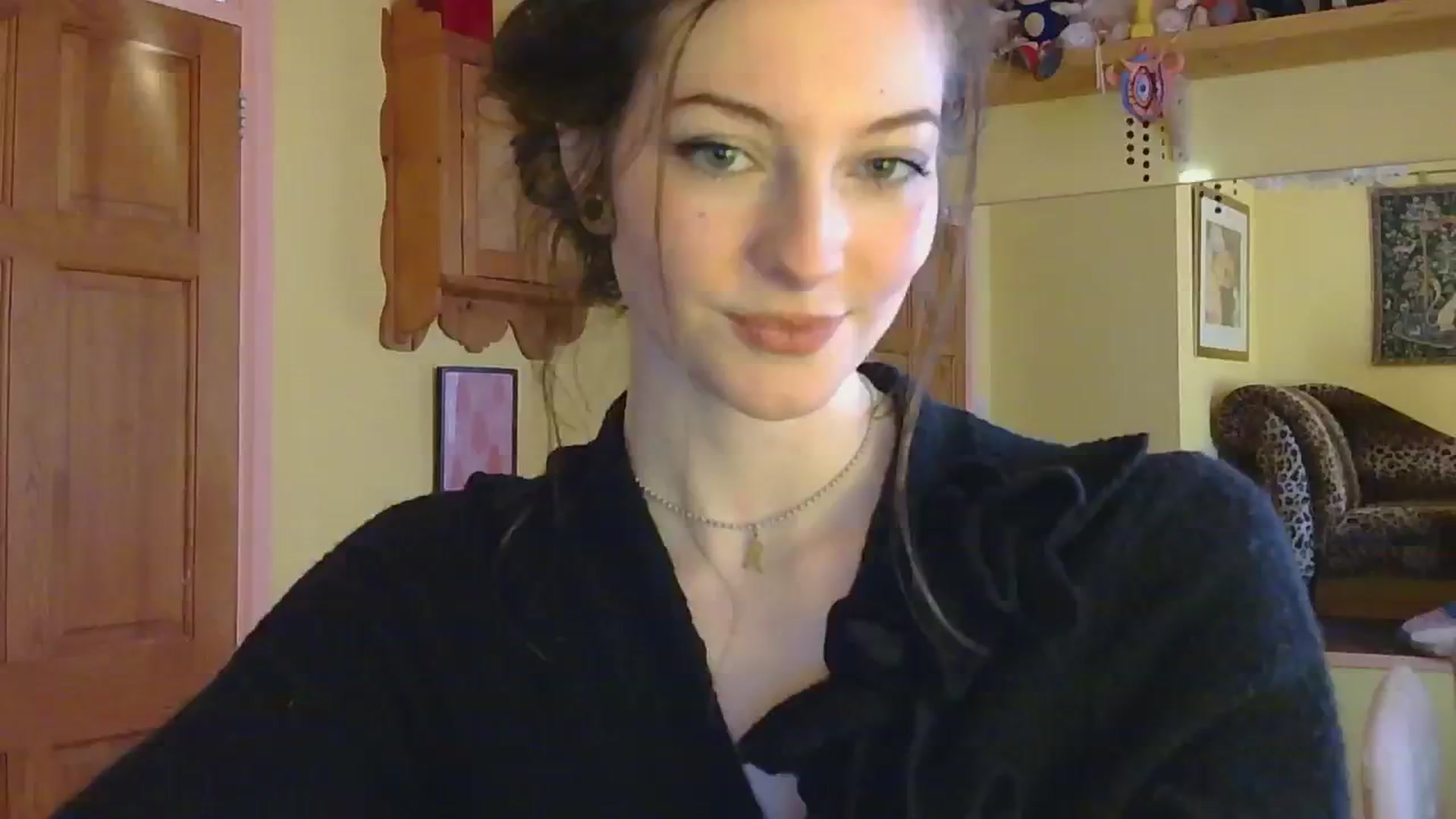 Gallery image thumbnail from sylksiren's myfreecams stream on, 03/04/2025, 16:20 image 7 of 20