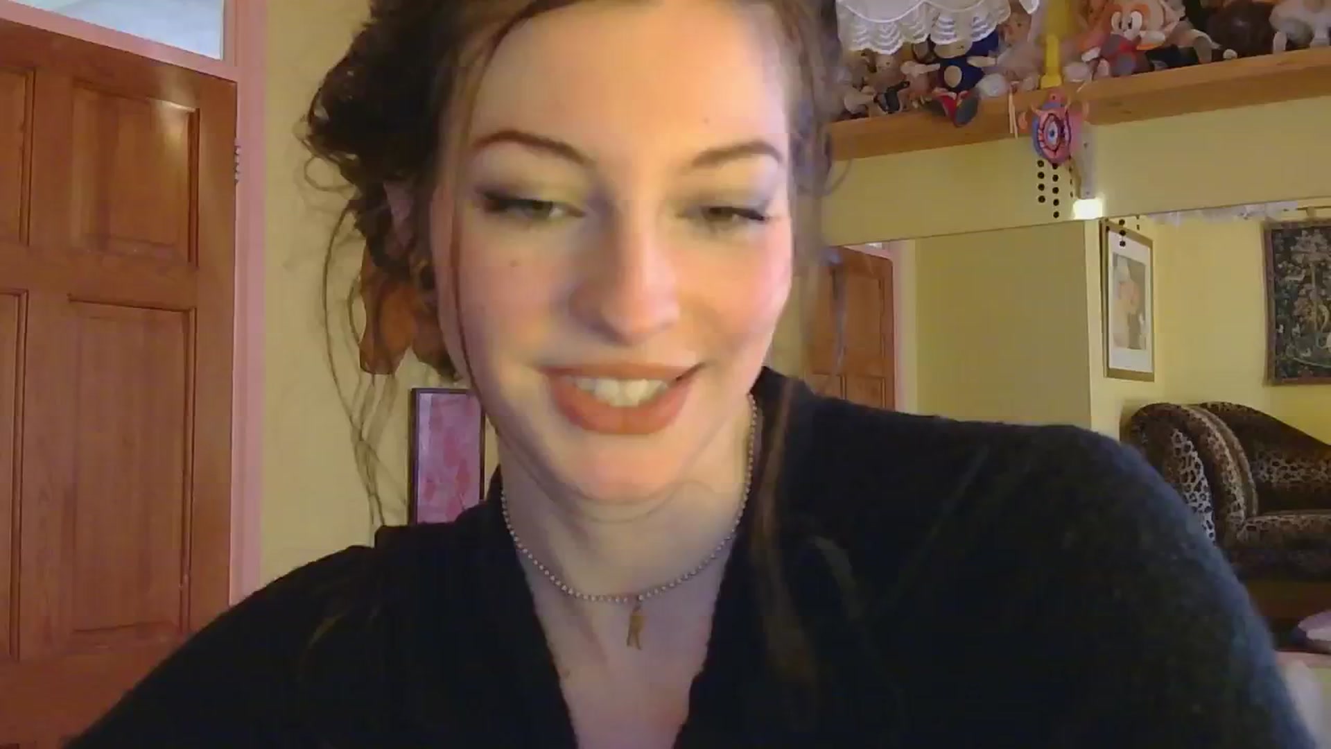 Gallery image thumbnail from sylksiren's myfreecams stream on, 03/04/2025, 16:20 image 6 of 20