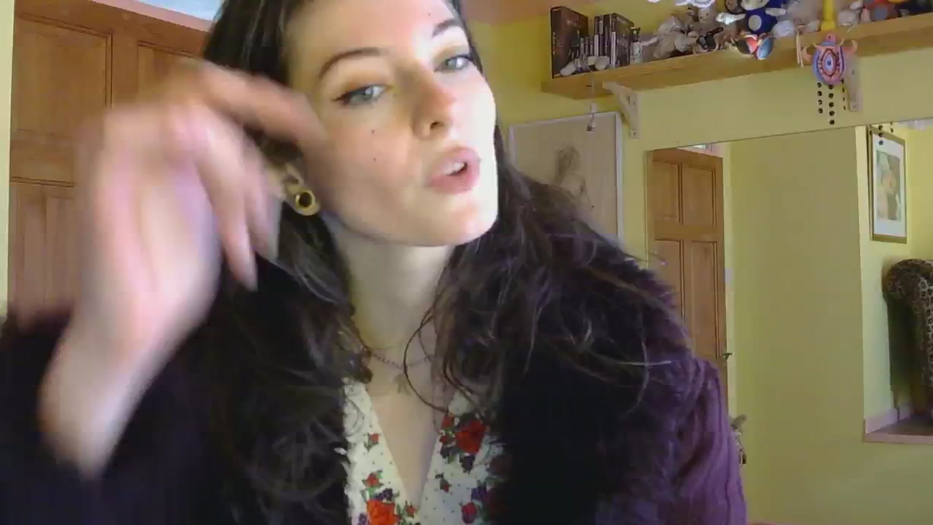 Gallery image thumbnail from sylksiren's myfreecams stream on, 03/05/2025, 16:30 image 13 of 20