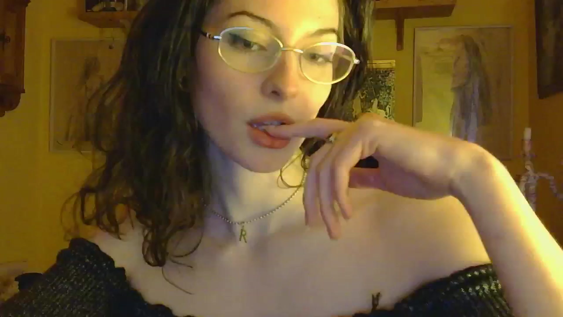Gallery image thumbnail from sylksiren's myfreecams stream on, 03/06/2025, 17:32 image 17 of 20