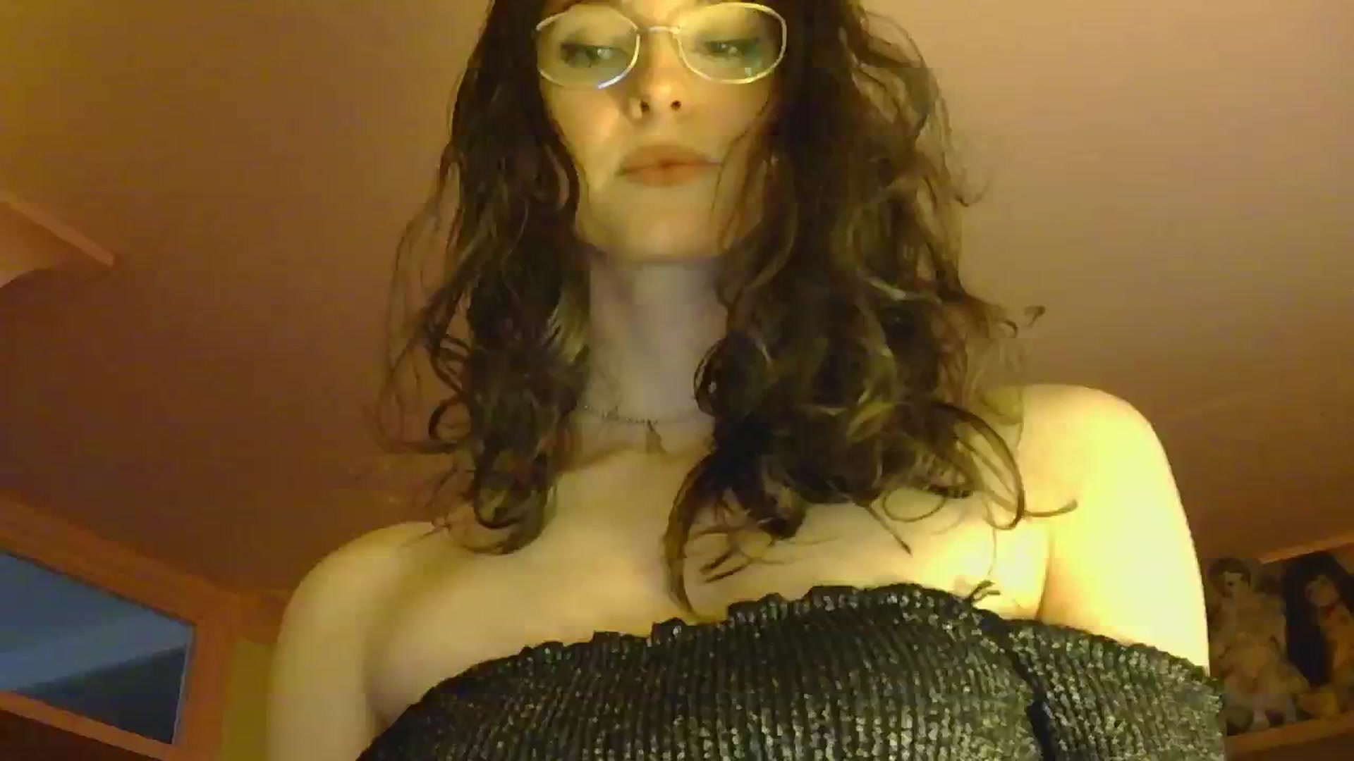 Gallery image thumbnail from sylksiren's myfreecams stream on, 03/06/2025, 17:32 image 4 of 20