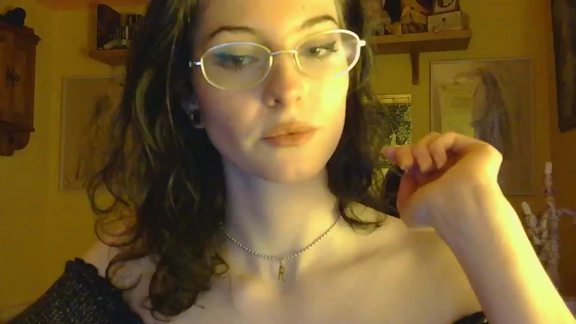 Gallery image thumbnail from sylksiren's myfreecams stream on, 03/06/2025, 17:32 image 20 of 20
