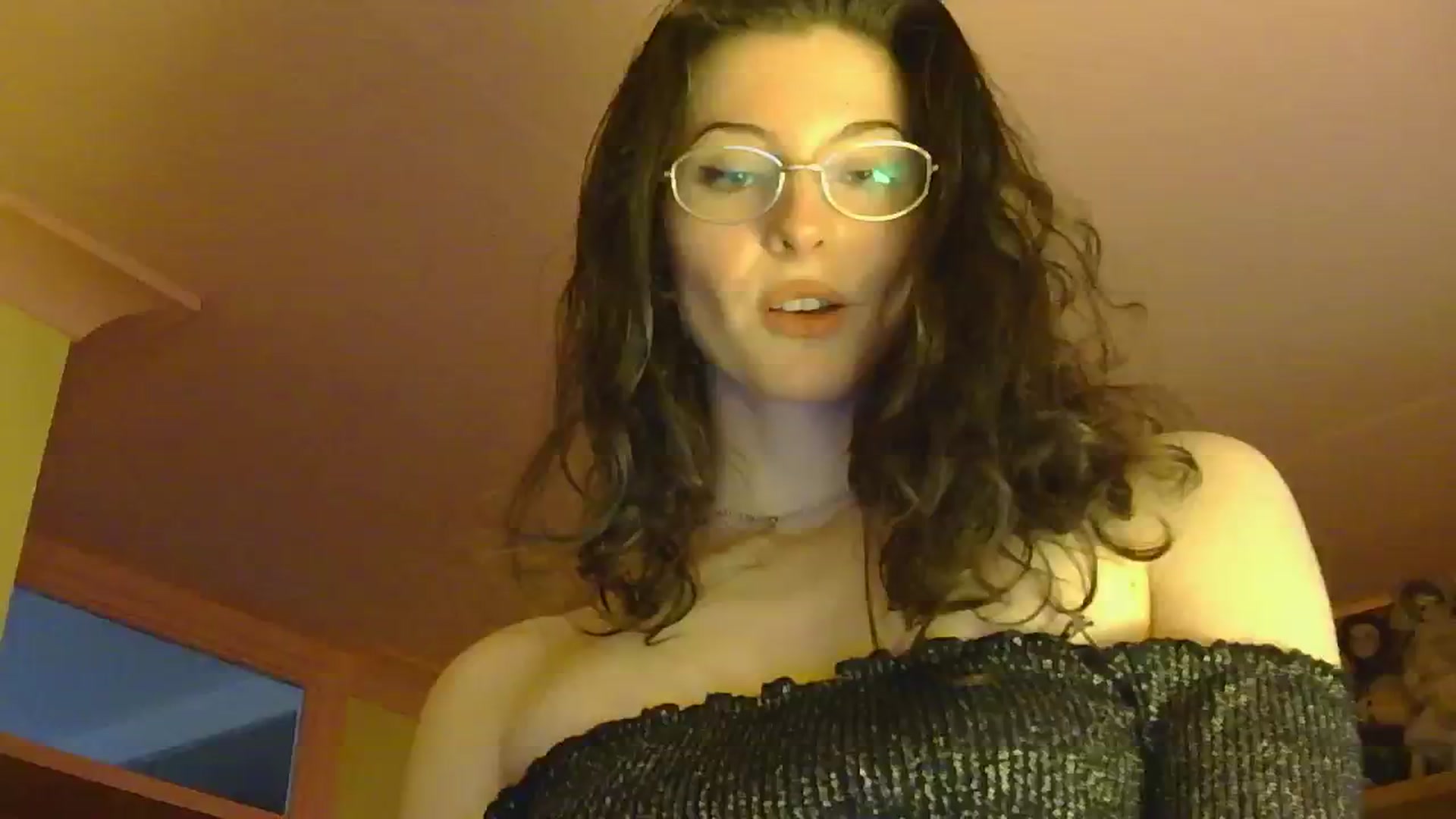 Gallery image thumbnail from sylksiren's myfreecams stream on, 03/06/2025, 17:32 image 3 of 20