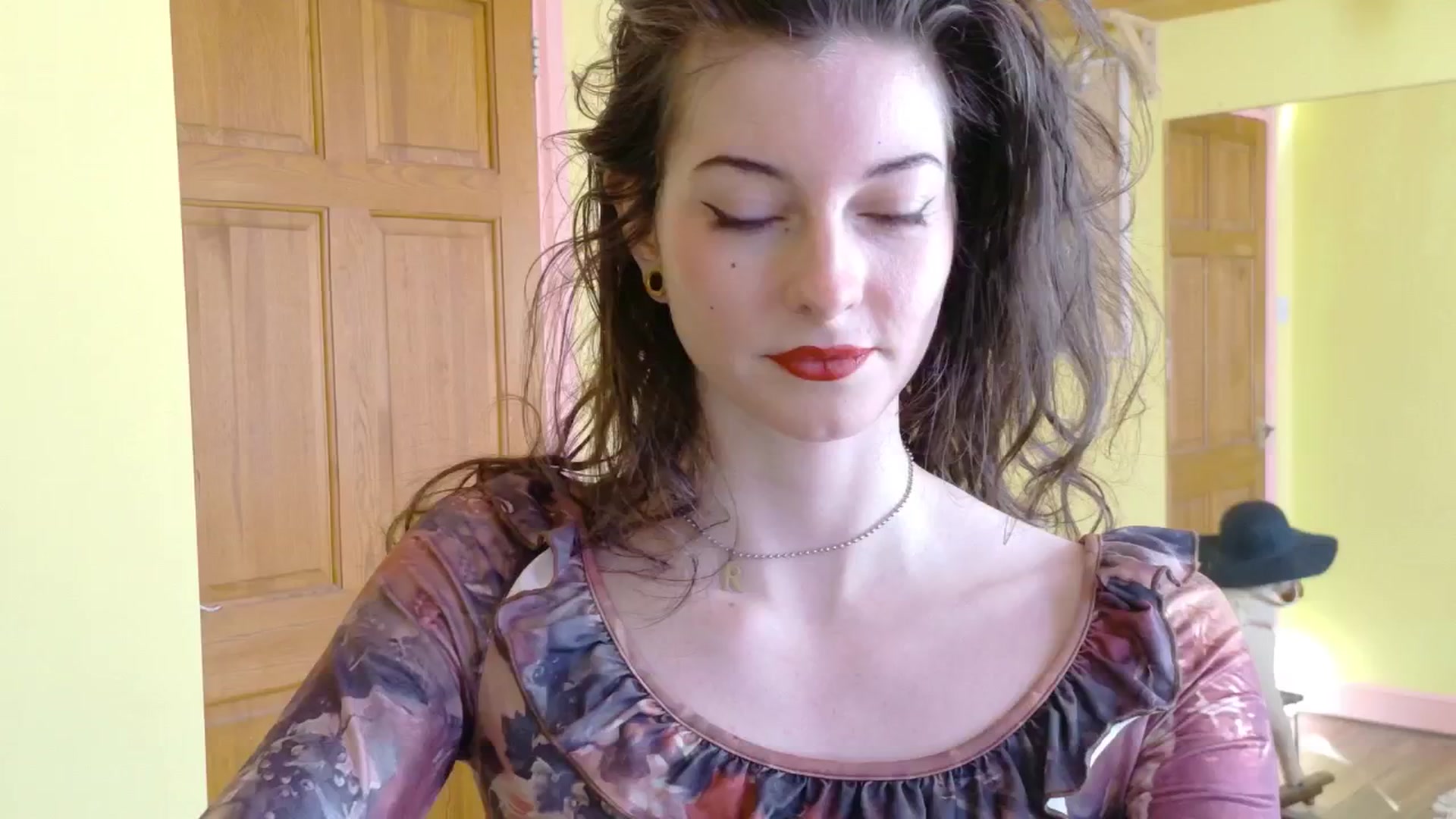 Gallery image thumbnail from sylksiren's myfreecams stream on, 03/13/2025, 16:17 image 8 of 20
