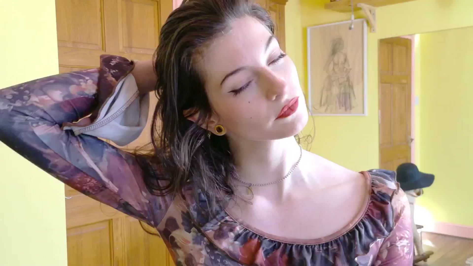 Gallery image thumbnail from sylksiren's myfreecams stream on, 03/13/2025, 16:17 image 7 of 20