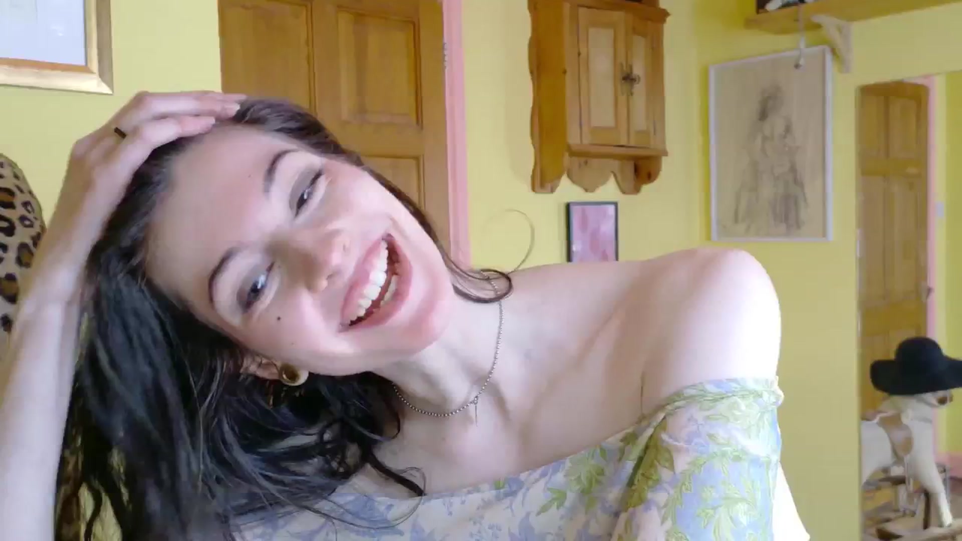Gallery image thumbnail from sylksiren's myfreecams stream on, 03/14/2025, 14:25 image 6 of 20