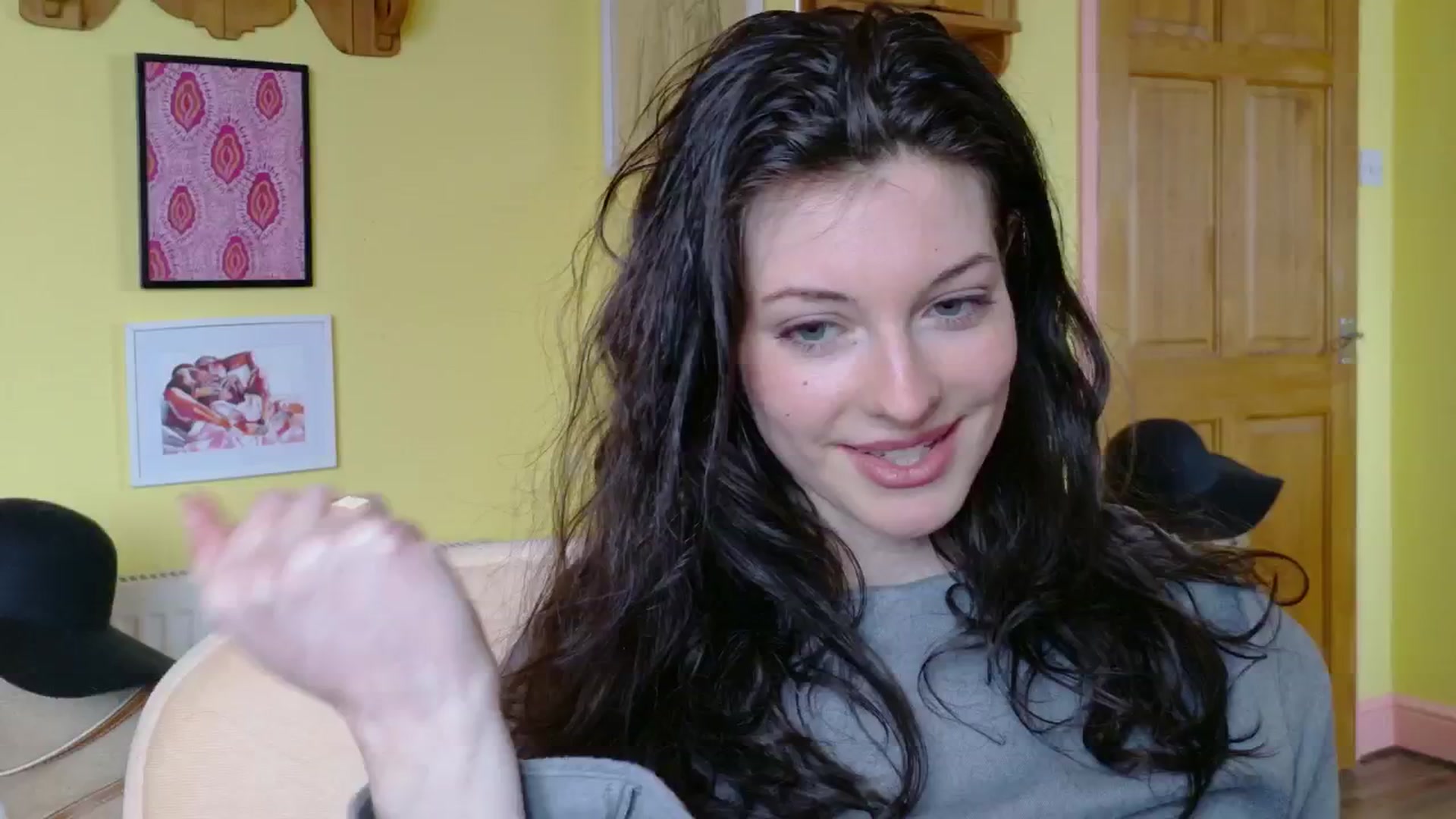 Gallery image thumbnail from sylksiren's myfreecams stream on, 03/19/2025, 16:11 image 15 of 20