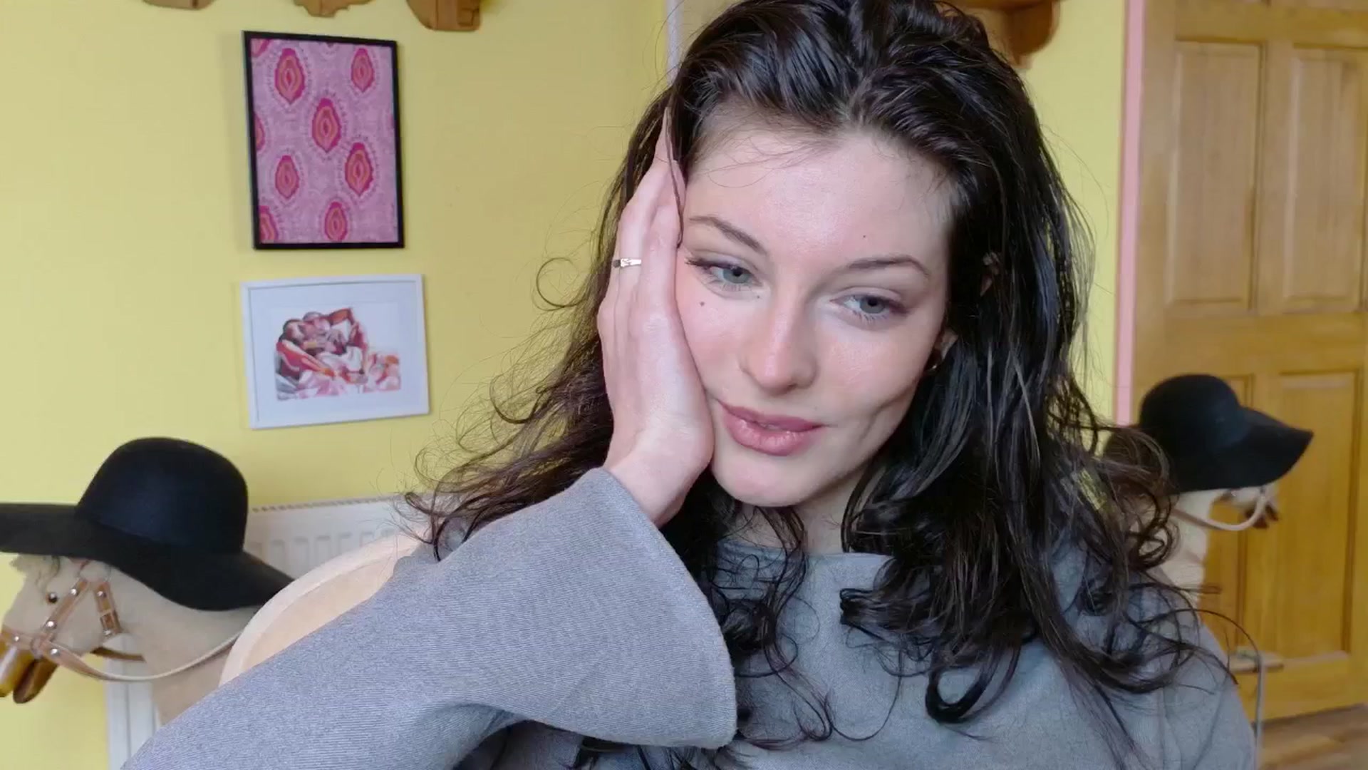 Gallery image thumbnail from sylksiren's myfreecams stream on, 03/19/2025, 16:11 image 3 of 20