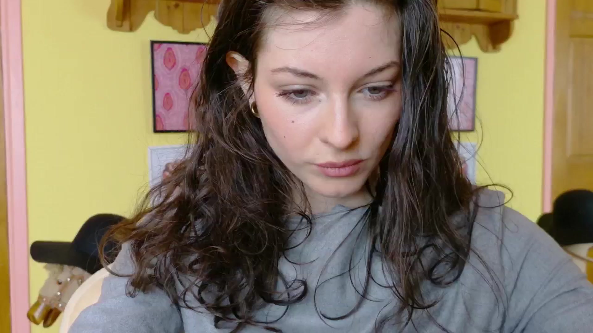 Gallery image thumbnail from sylksiren's myfreecams stream on, 03/19/2025, 16:11 image 6 of 20