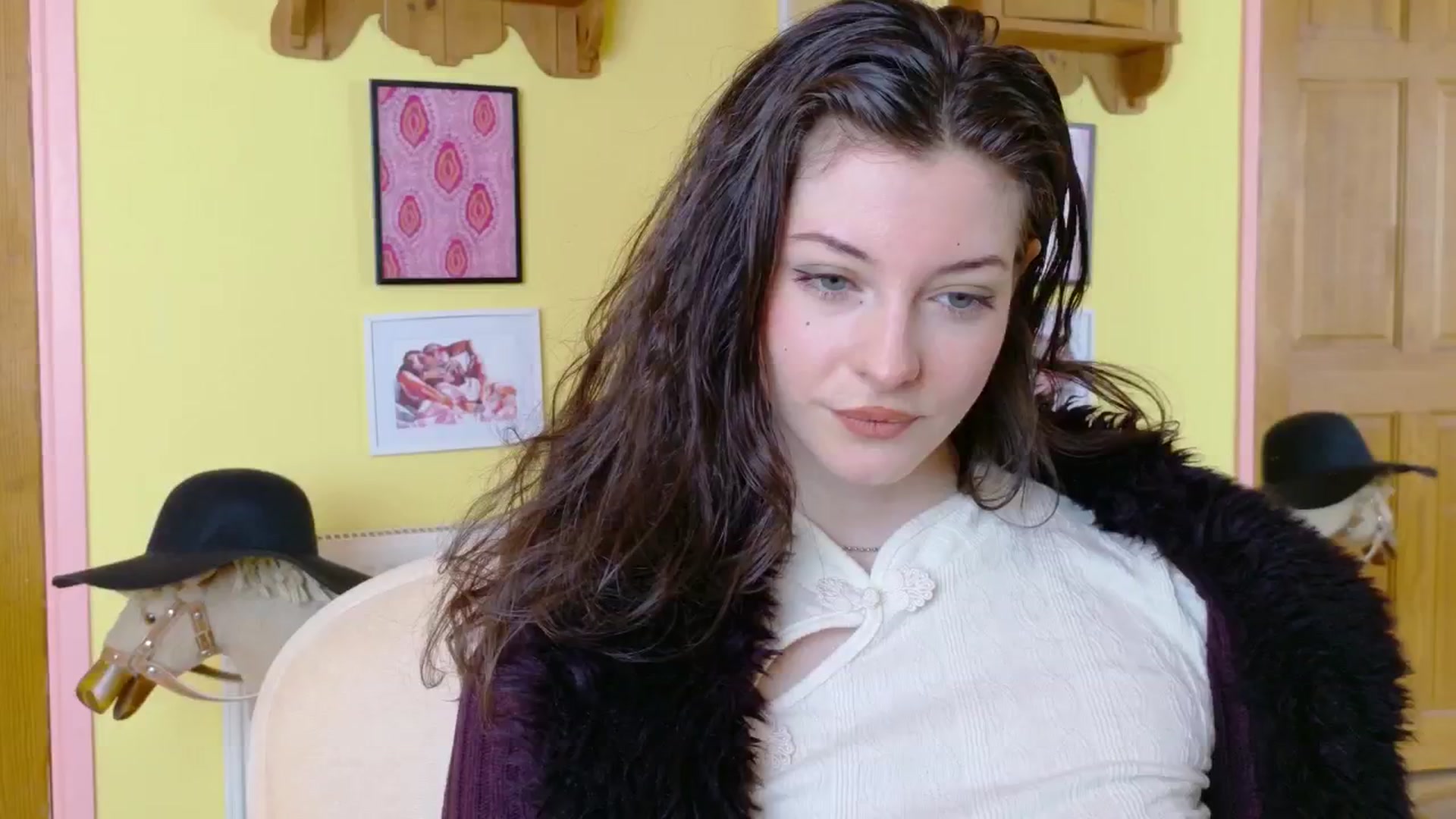Gallery image thumbnail from sylksiren's myfreecams stream on, 03/20/2025, 14:17 image 8 of 20