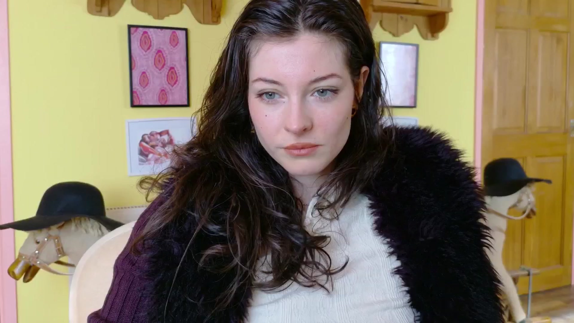 Gallery image thumbnail from sylksiren's myfreecams stream on, 03/20/2025, 14:17 image 15 of 20