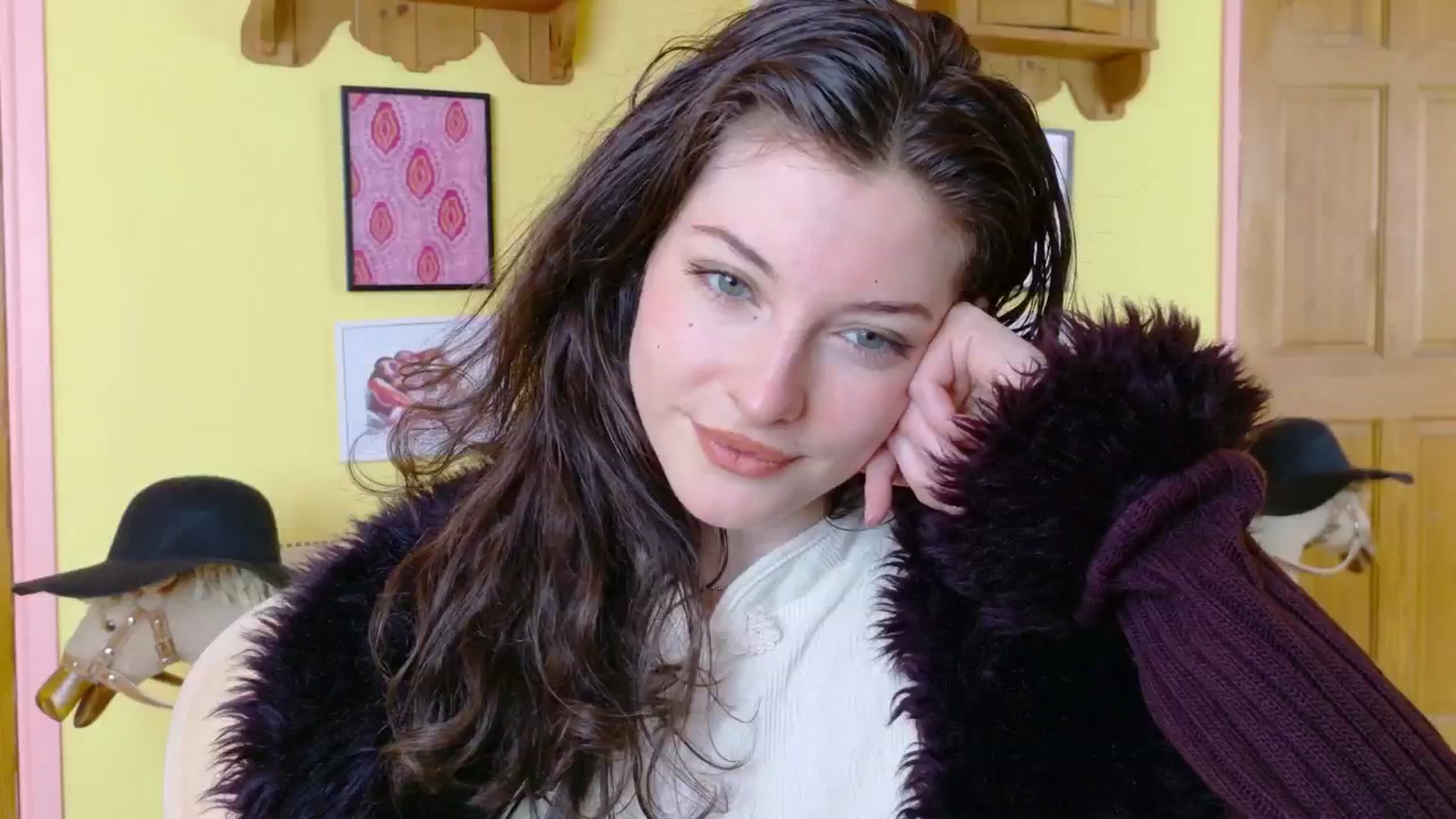 Gallery image thumbnail from sylksiren's myfreecams stream on, 03/20/2025, 14:17 image 9 of 20