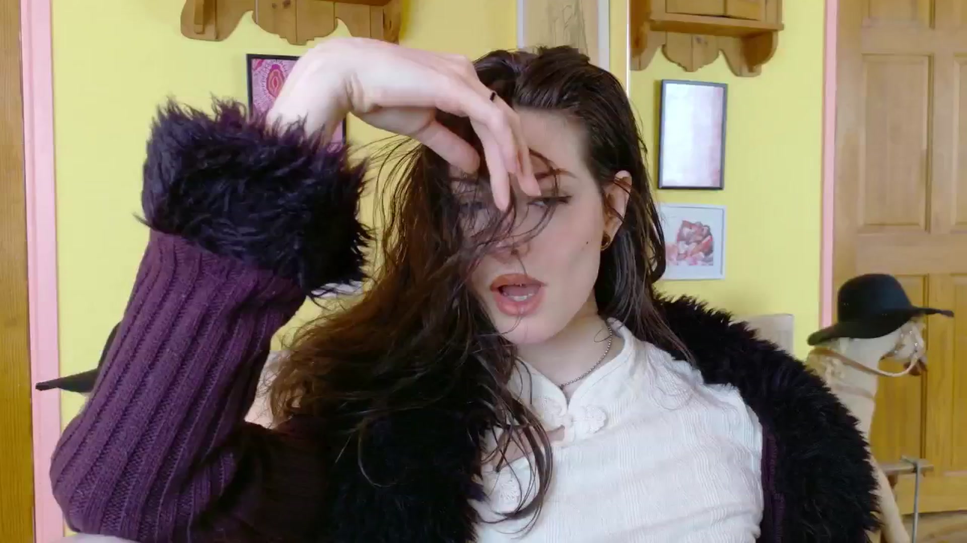 Gallery image thumbnail from sylksiren's myfreecams stream on, 03/20/2025, 14:17 image 4 of 20