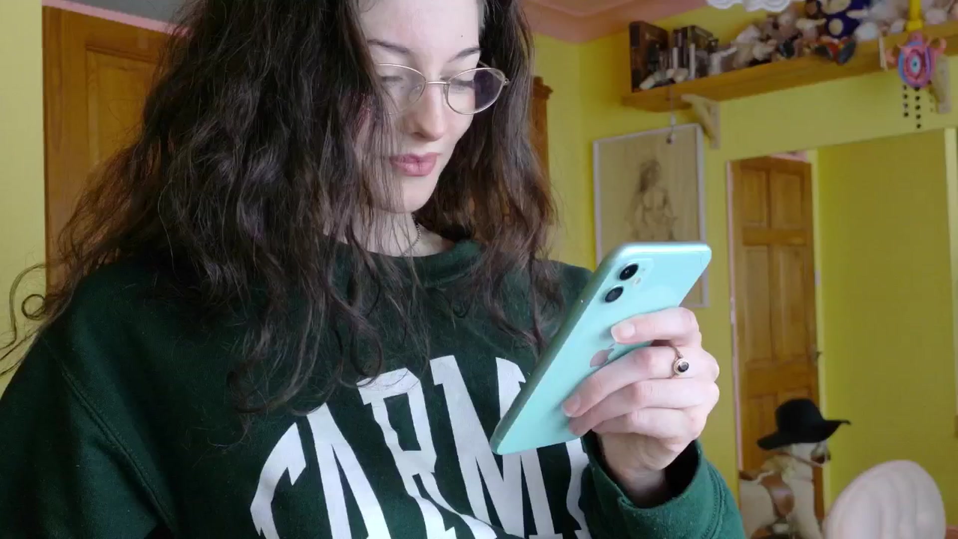 Gallery image thumbnail from sylksiren's myfreecams stream on, 03/23/2025, 14:25 image 15 of 20