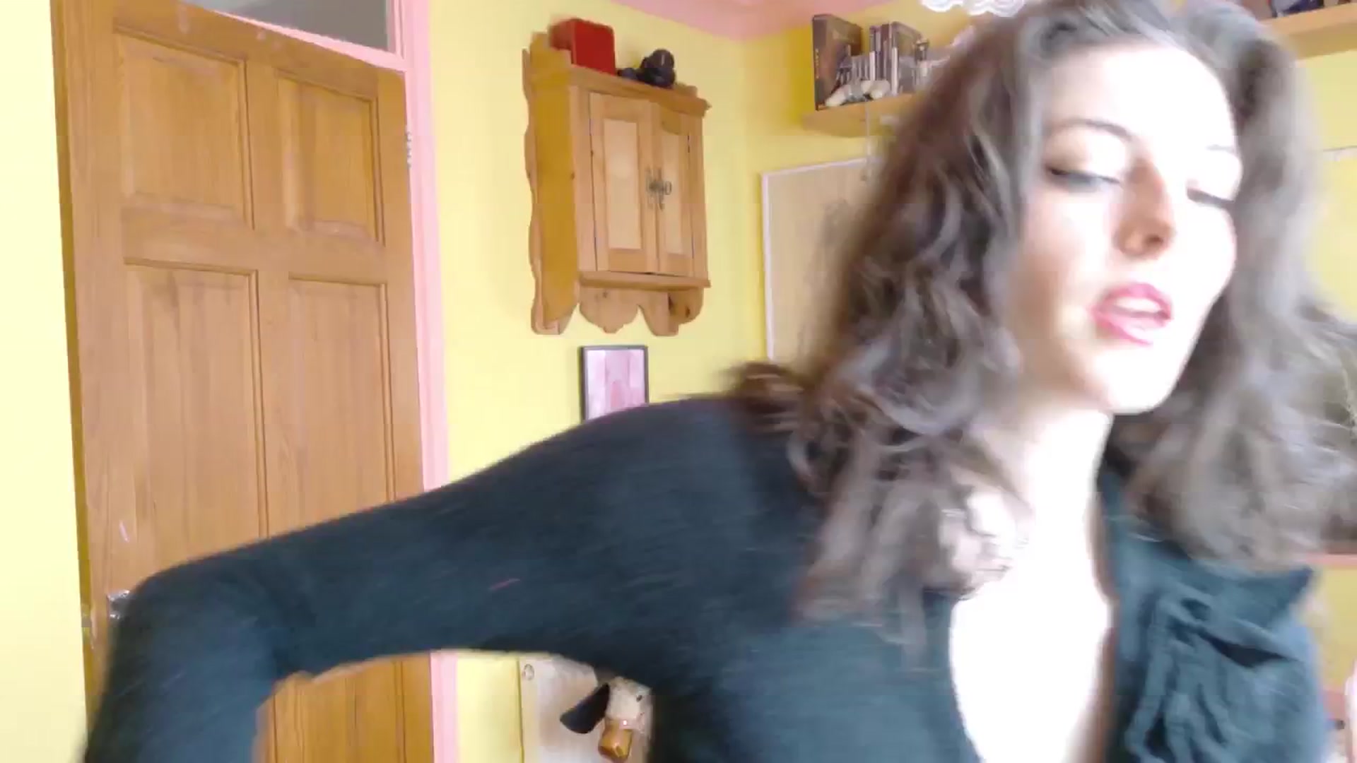 Gallery image thumbnail from sylksiren's myfreecams stream on, 03/27/2025, 14:37 image 7 of 20