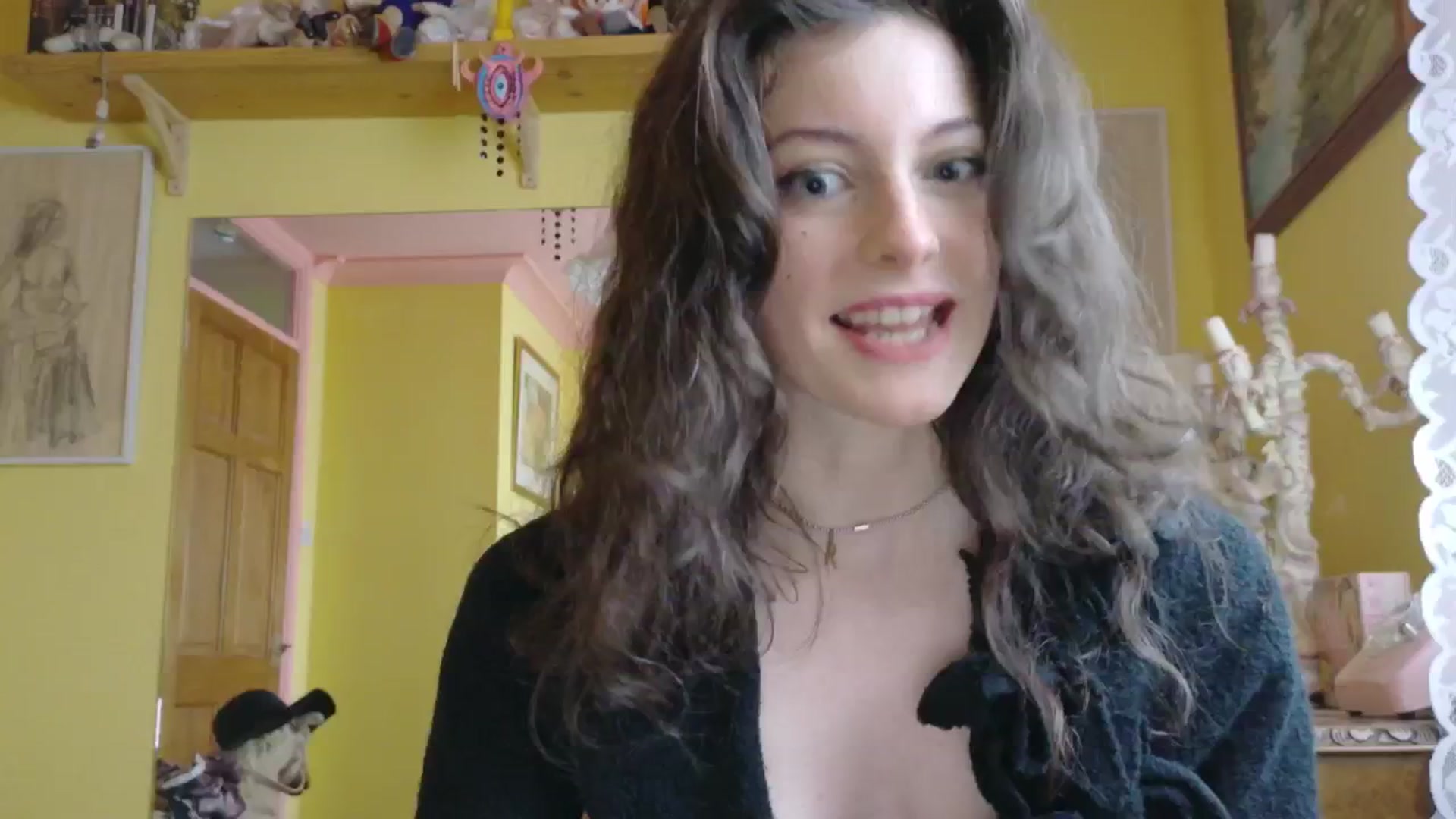 Gallery image thumbnail from sylksiren's myfreecams stream on, 03/27/2025, 17:33 image 19 of 20