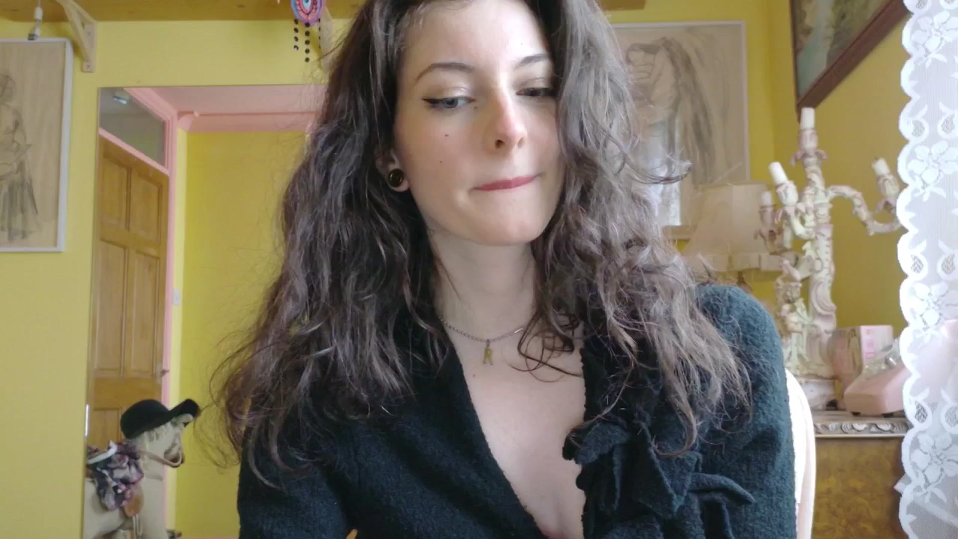 Gallery image thumbnail from sylksiren's myfreecams stream on, 03/27/2025, 17:33 image 17 of 20