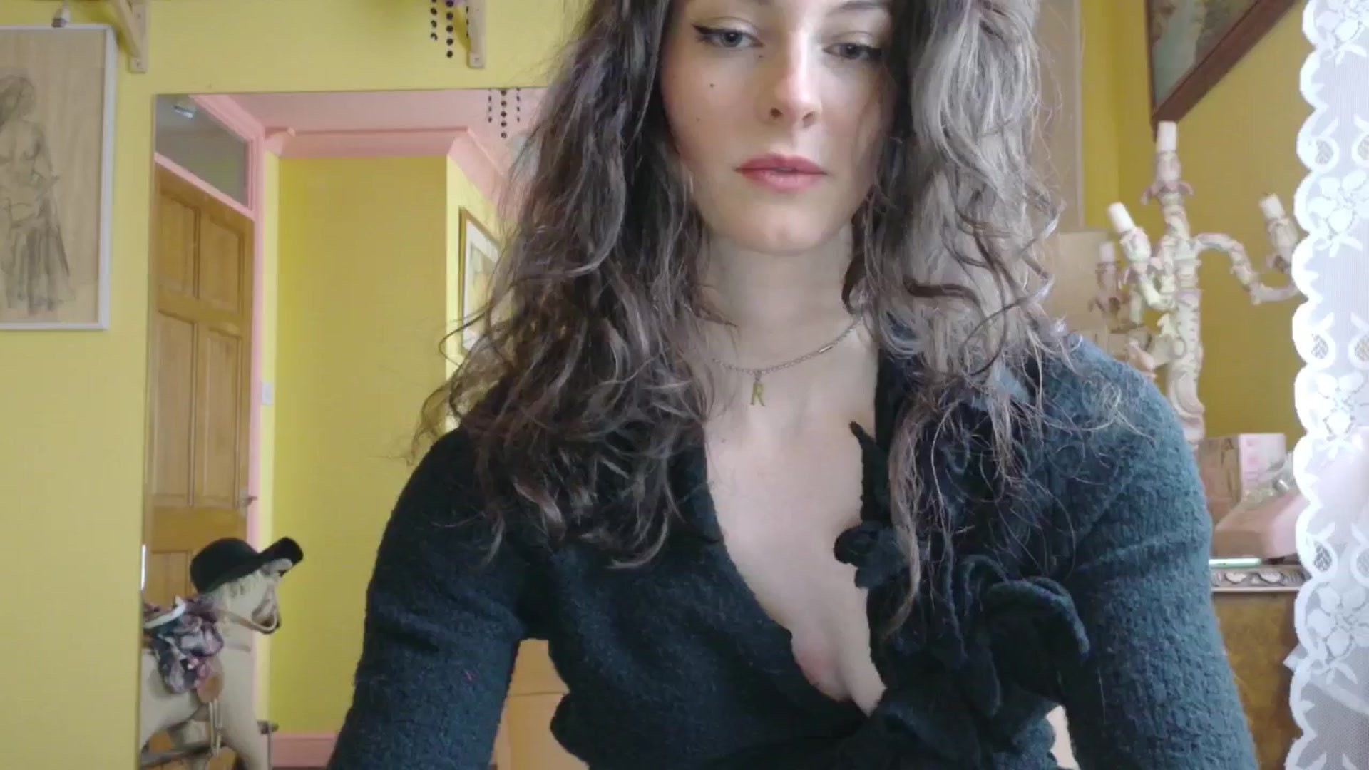 Gallery image thumbnail from sylksiren's myfreecams stream on, 03/27/2025, 17:33 image 14 of 20