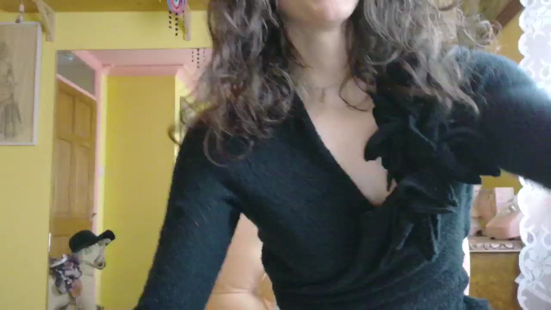 Gallery image thumbnail from sylksiren's myfreecams stream on, 03/27/2025, 17:33 image 18 of 20