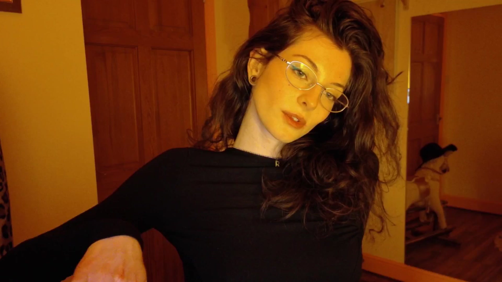 Gallery image thumbnail from sylksiren's myfreecams stream on, 03/28/2025, 23:10 image 19 of 20