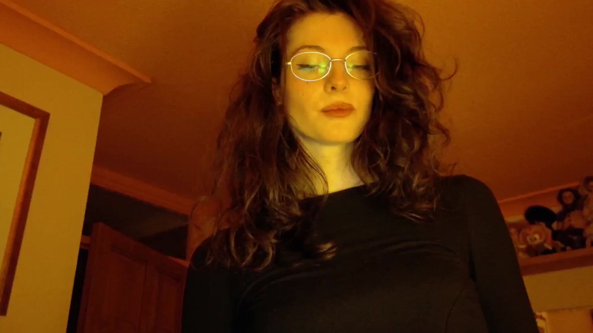 Gallery image thumbnail from sylksiren's myfreecams stream on, 03/28/2025, 23:10 image 9 of 20