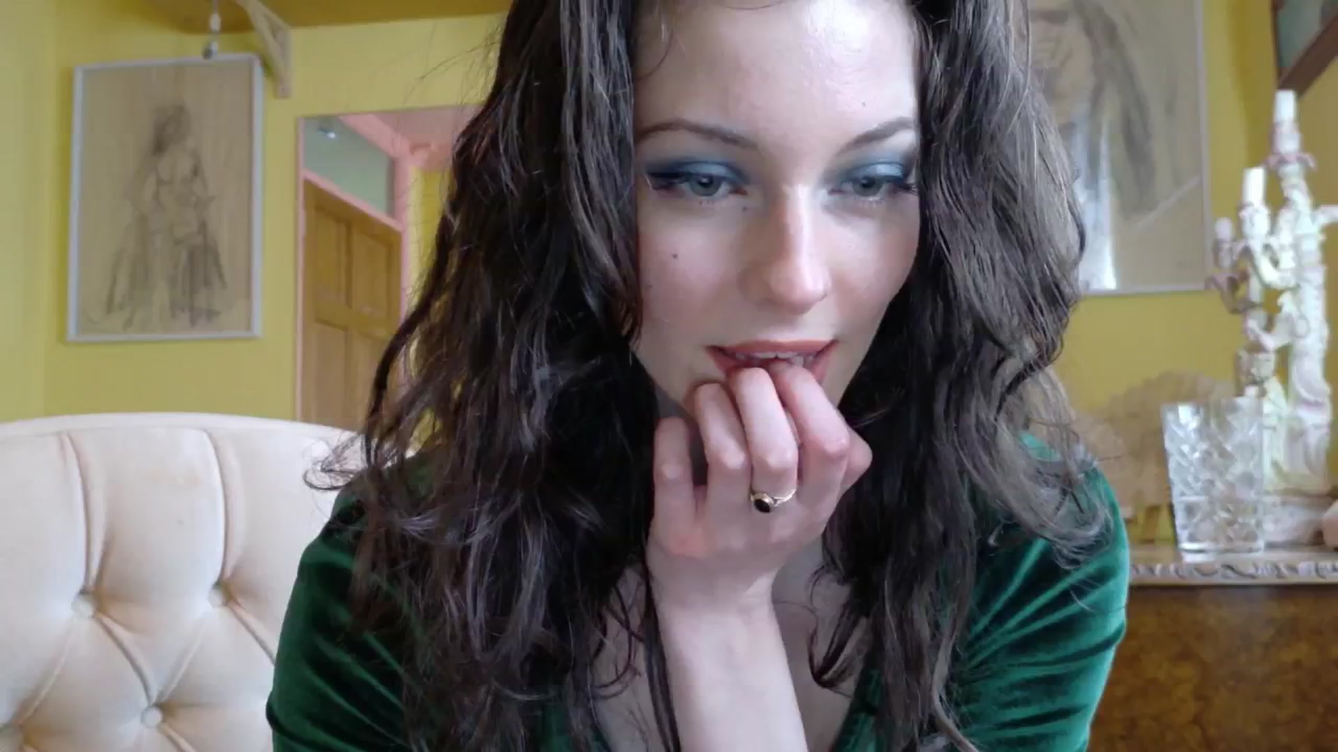 Gallery image thumbnail from sylksiren's myfreecams stream on, 04/03/2025, 14:44 image 8 of 20