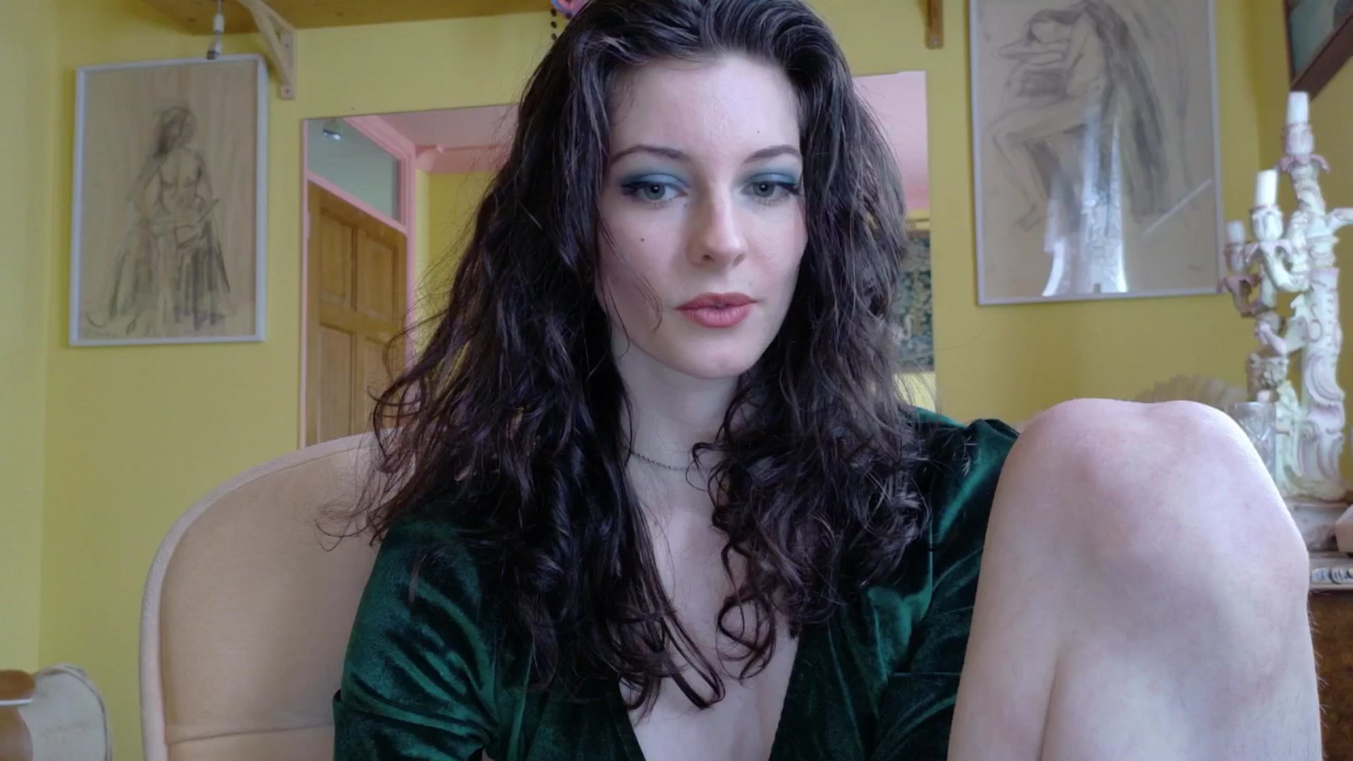 Gallery image thumbnail from sylksiren's myfreecams stream on, 04/03/2025, 14:44 image 6 of 20