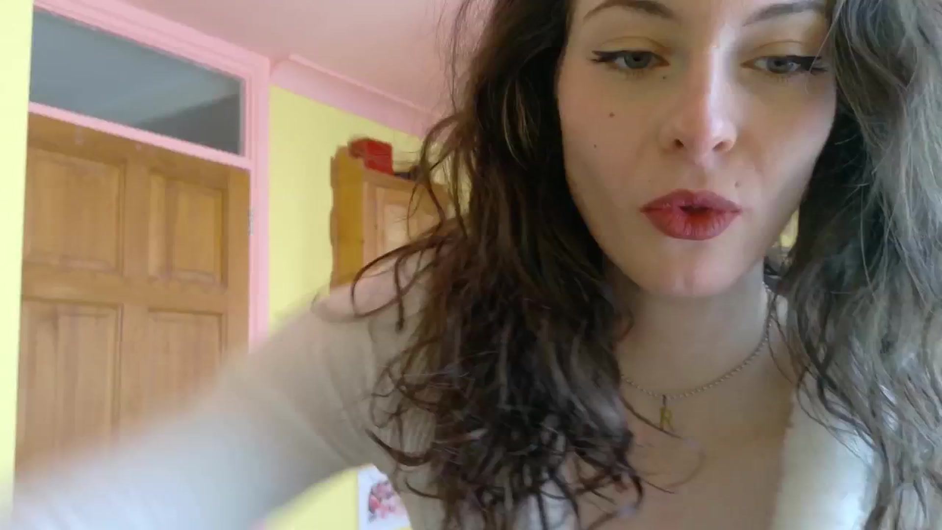 Gallery image thumbnail from sylksiren's myfreecams stream on, 04/08/2025, 14:46 image 8 of 20