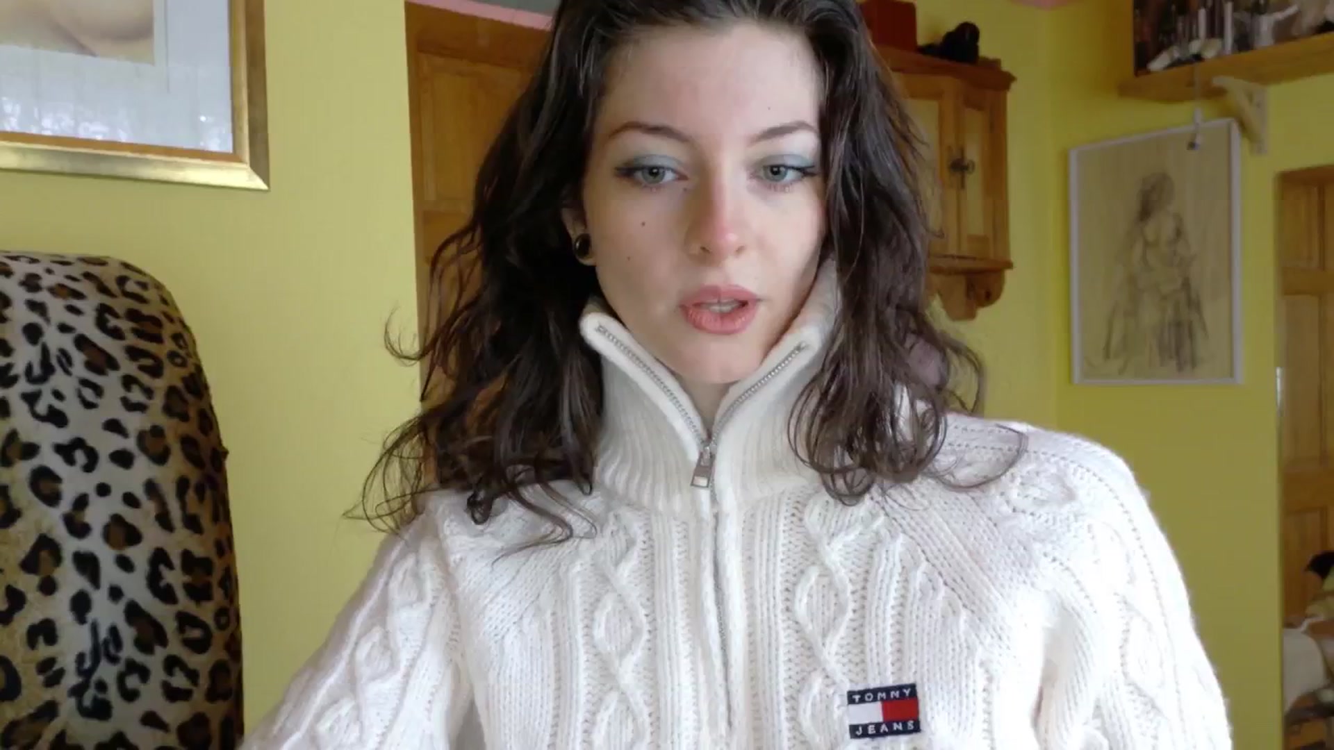 Gallery image thumbnail from sylksiren's myfreecams stream on, 04/15/2025, 14:37 image 9 of 20